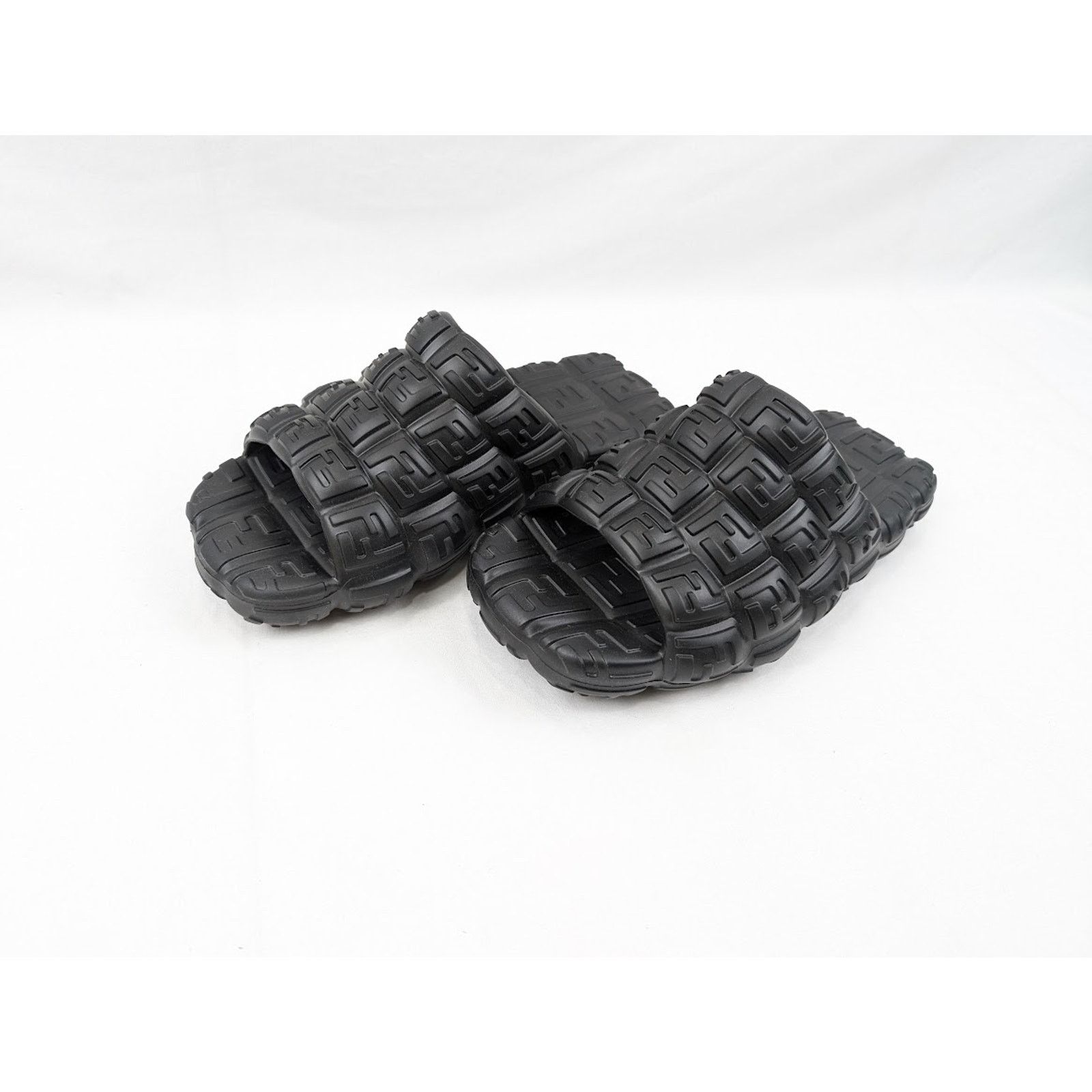 Fendi o1rshd1 Rubber Sole Fendi Logo Slipper Slide Sandal in Nero Size US 7 / EU 40 - 15 Thumbnail