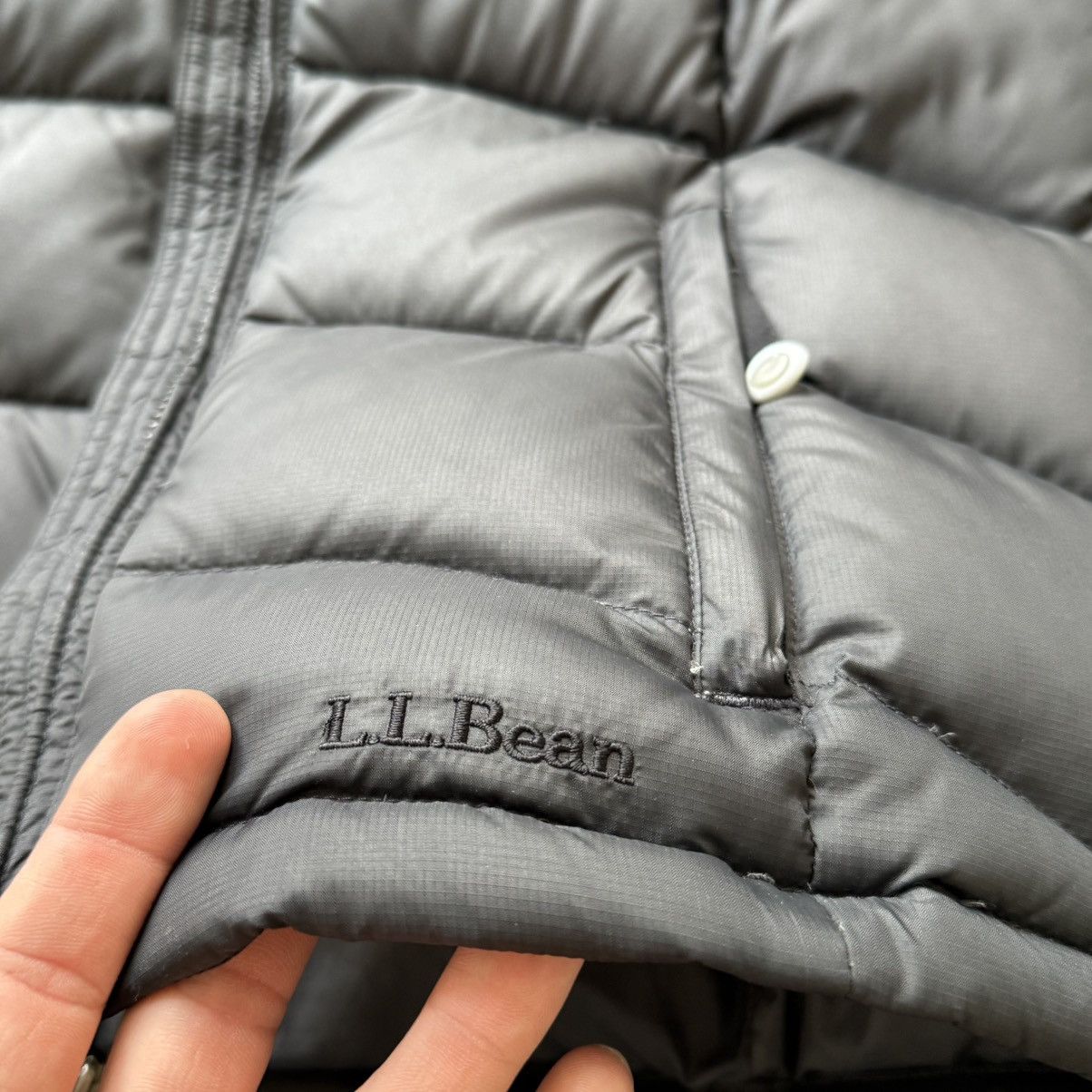L.L. Bean L.L. Bean Puffer Vest Women’s M Black Goose Down Insulated Size M / US 6-8 / IT 42-44 - 3 Thumbnail