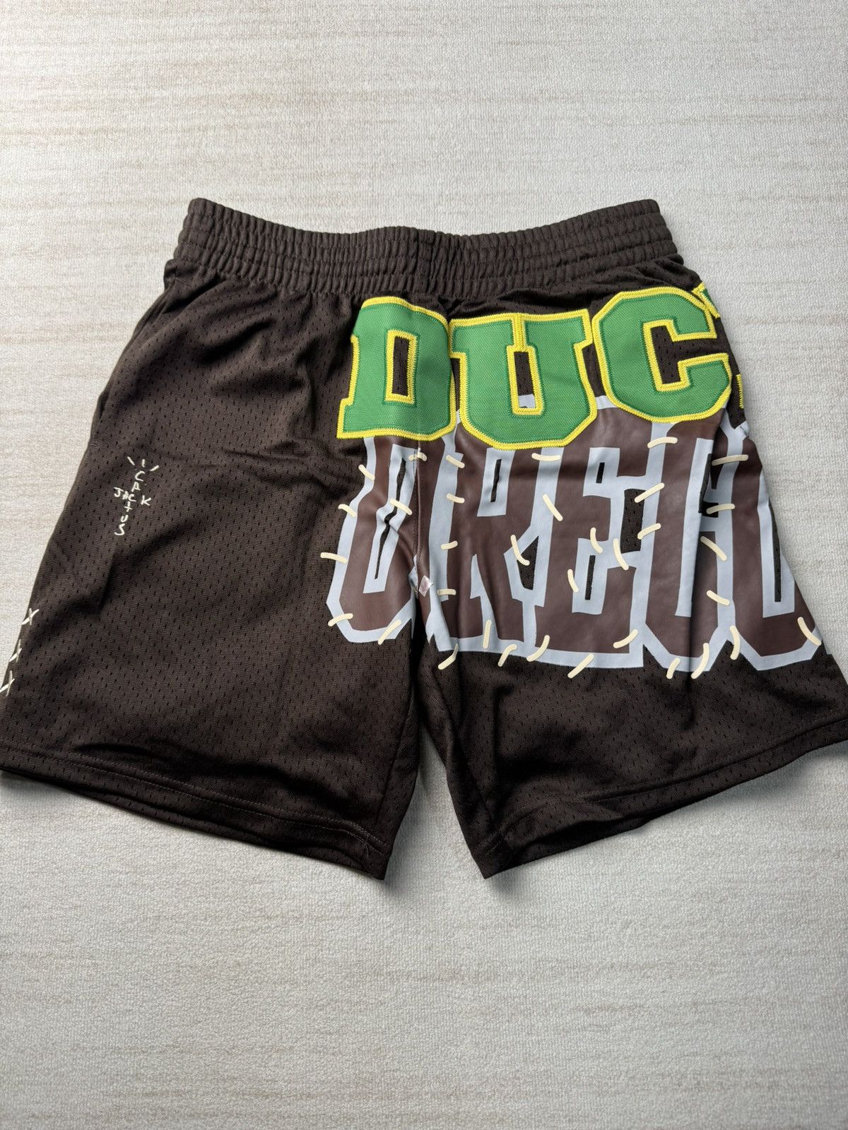 Mitchell & Ness × Travis Scott Oregon ducks basketball shorts Size US 30 / EU 46 - 3 Thumbnail
