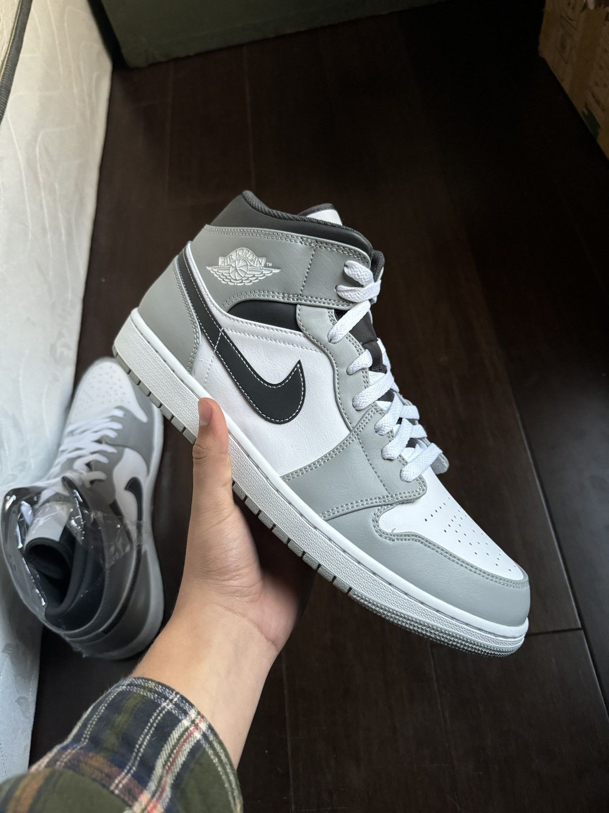 Jordan Brand × Nike Jordan 1 mid Light Smoke Grey Anthracite Size US 13 / EU 46 - 6 Thumbnail