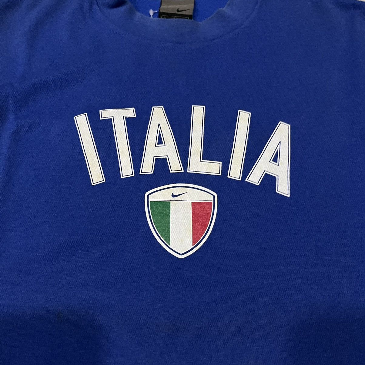 Nike × Vintage Vintage Nike Totti 10 Centre Swoosh Blue T-shirt Size US L / EU 52-54 / 3 - 3 Thumbnail