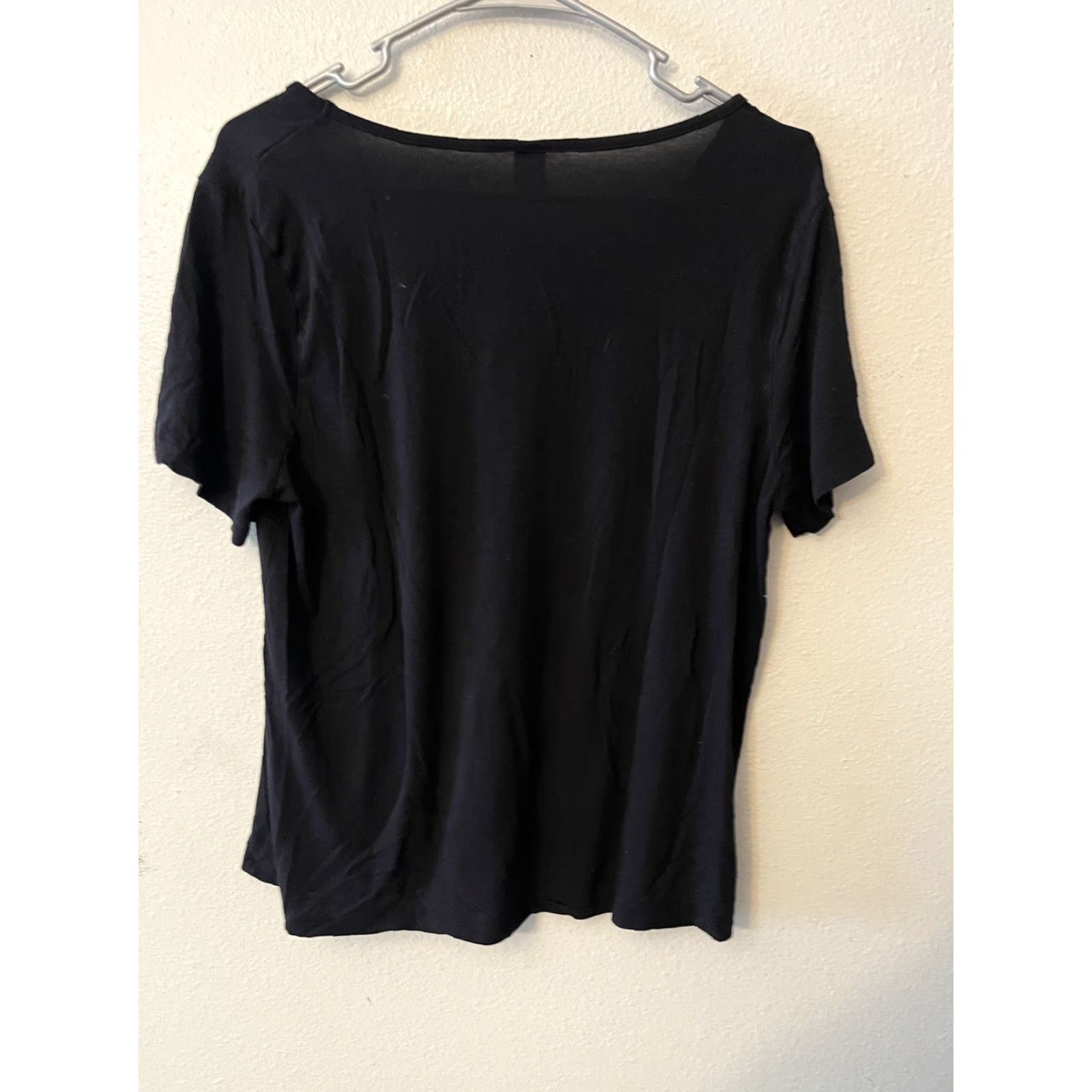 Old Navy Old Navy T-Shirt V-Neck Short Sleeve Black Size Small Women Size S / US 4 / IT 40 - 3 Thumbnail