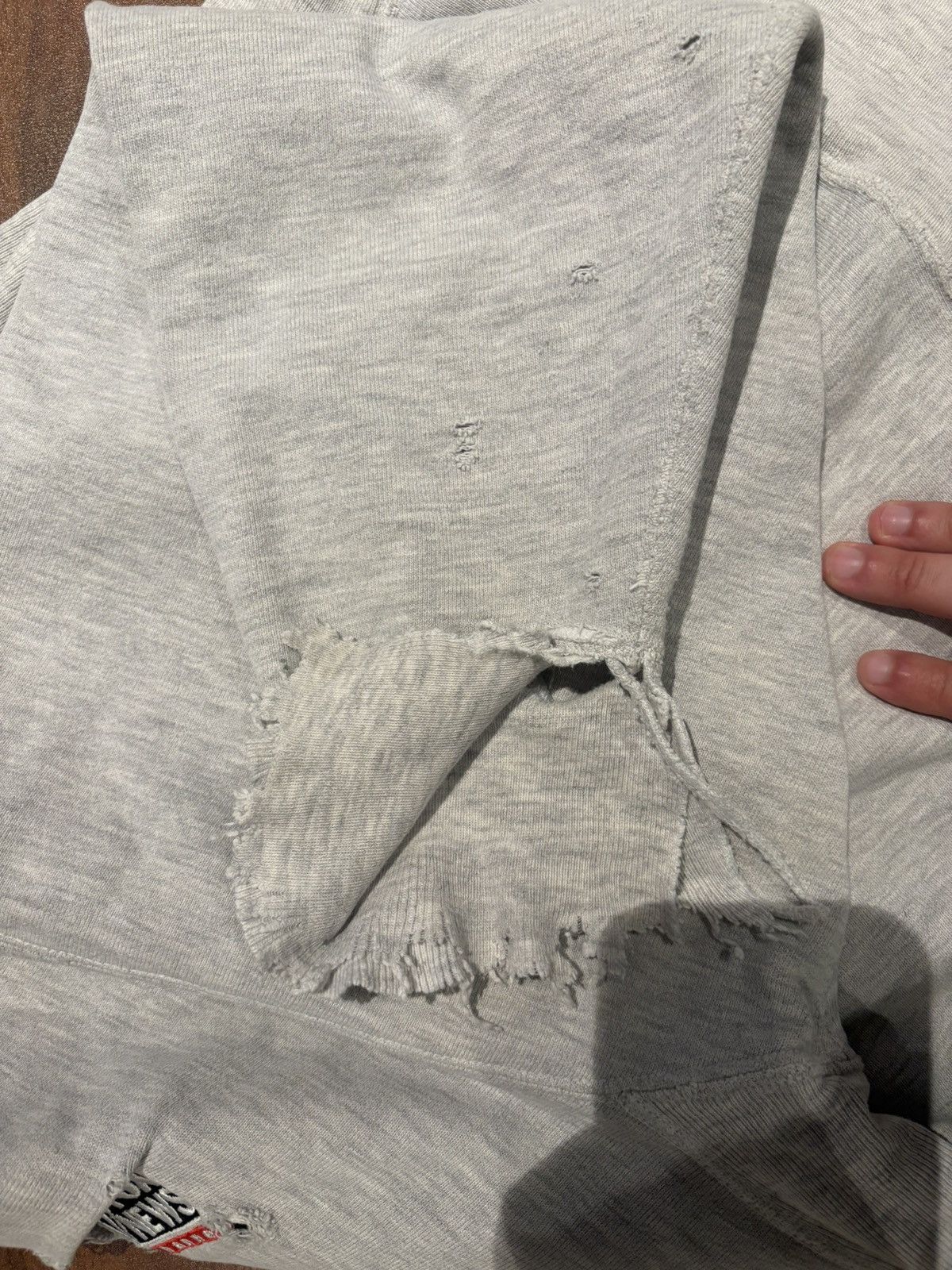 Champion RARE super distressed fox news champion reverse weave size L Size US L / EU 52-54 / 3 - 6 Thumbnail