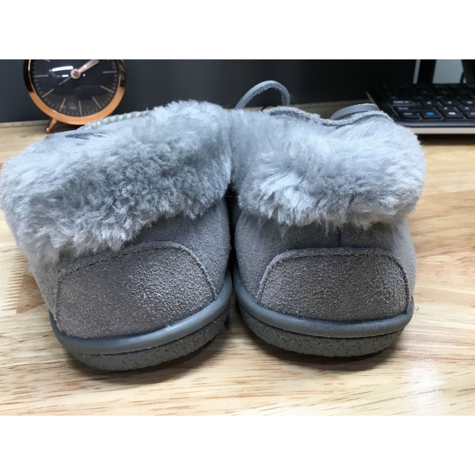 Minnetonka Minnetonka Camp Slippers Women 5 Gray Suede Fur Toe Slip-On Size US 5 / IT 35 - 4 Thumbnail