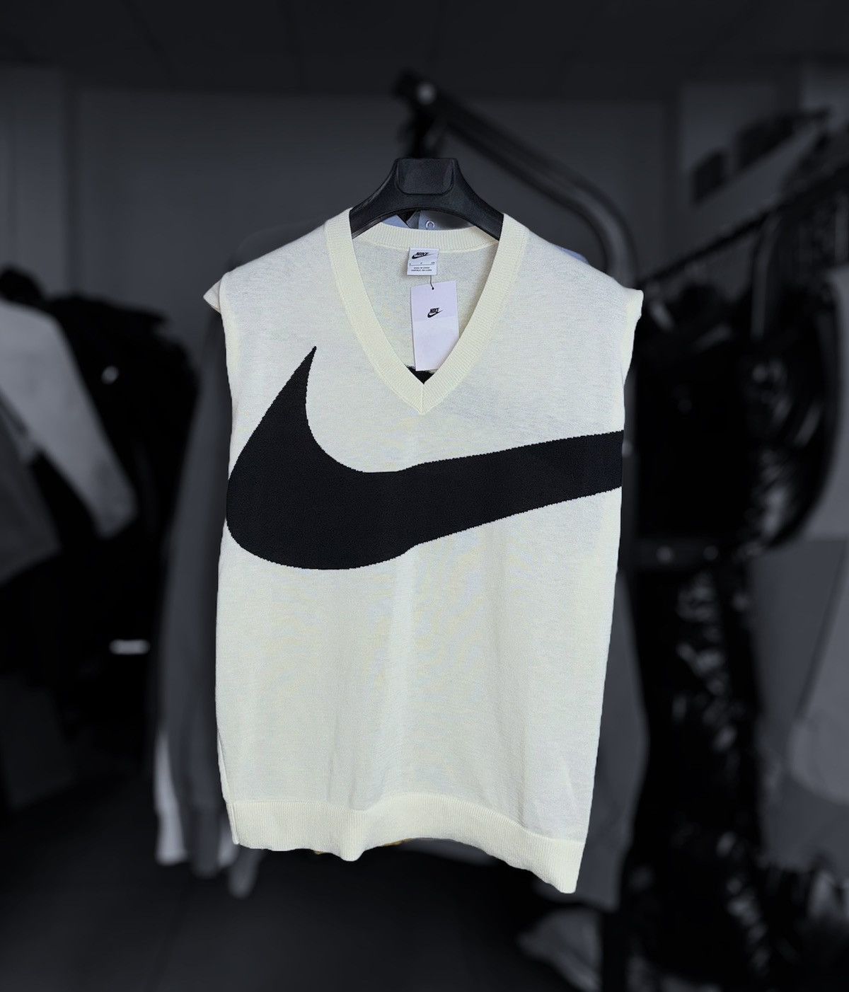 Nike × Vintage Vintage Nike vest big swoosh size s/M rare big logo Y2K Size M / US 6-8 / IT 42-44 - 3 Thumbnail