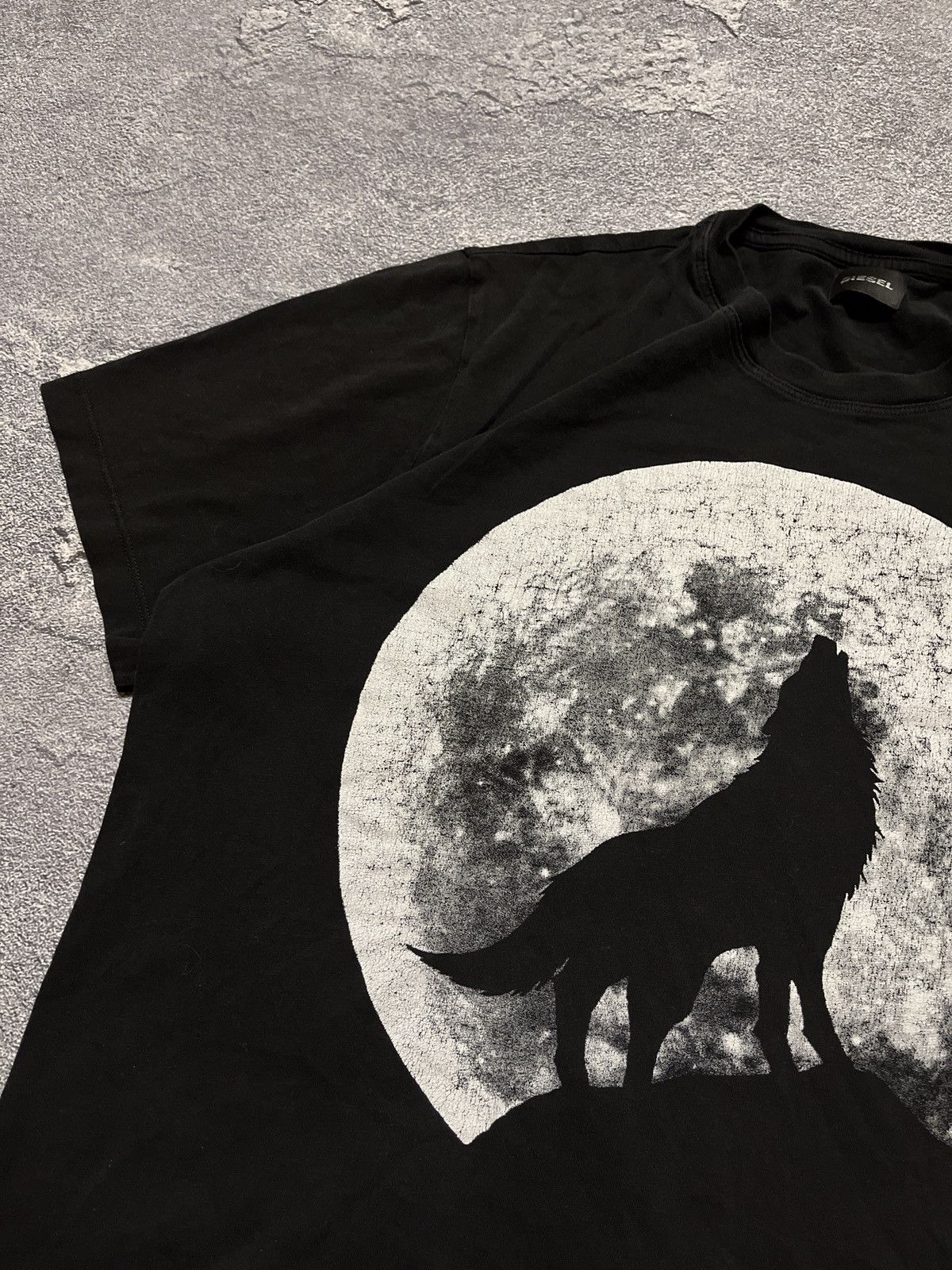 Vintage Diesel Moon Wolfs Gothic Logo Tee Size US XL / EU 56 / 4 - 2 Thumbnail
