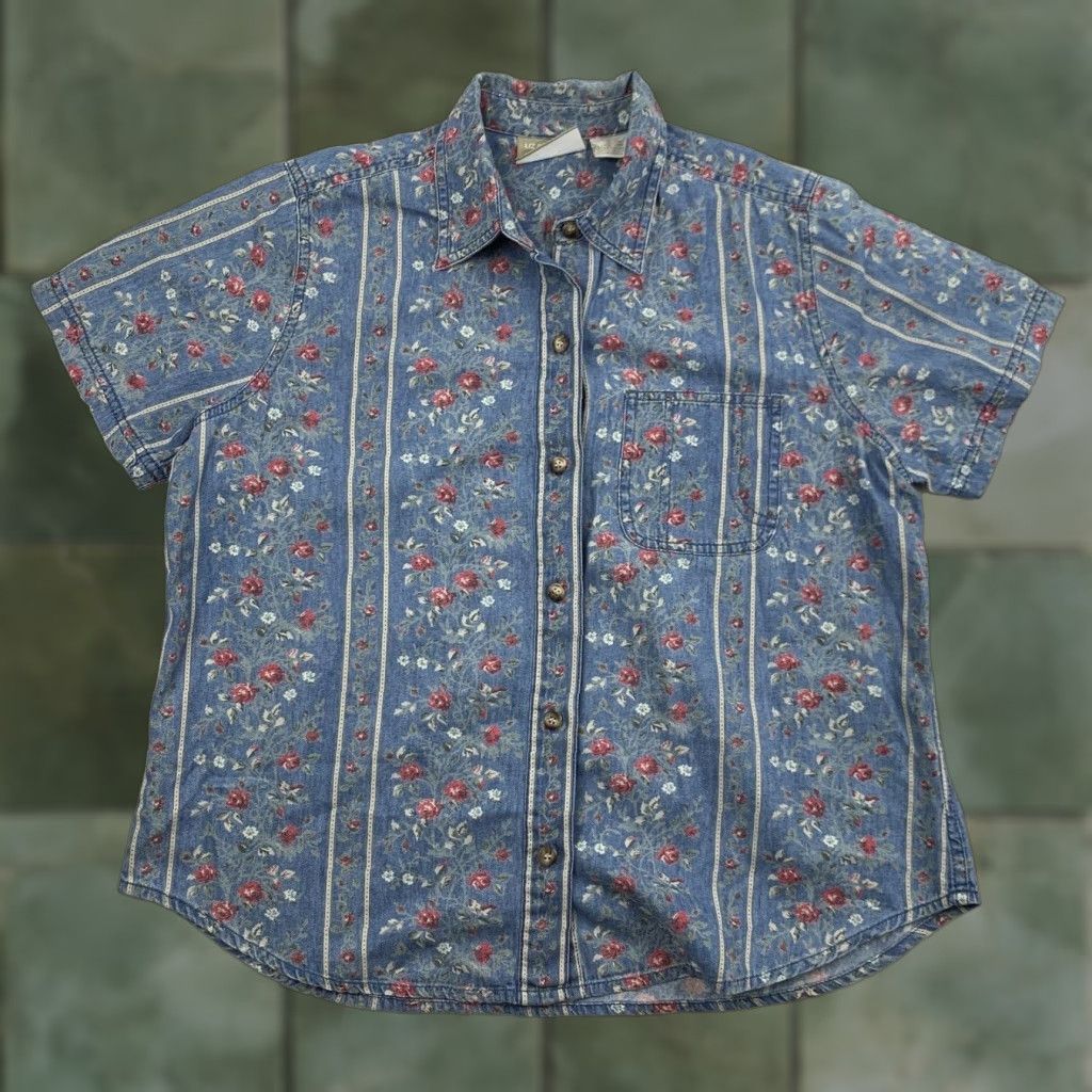 VINTAGE Liz Claiborne Women's Short Sleeve Button-Up Shirt Petite Medium Blue Floral 90s Y2K