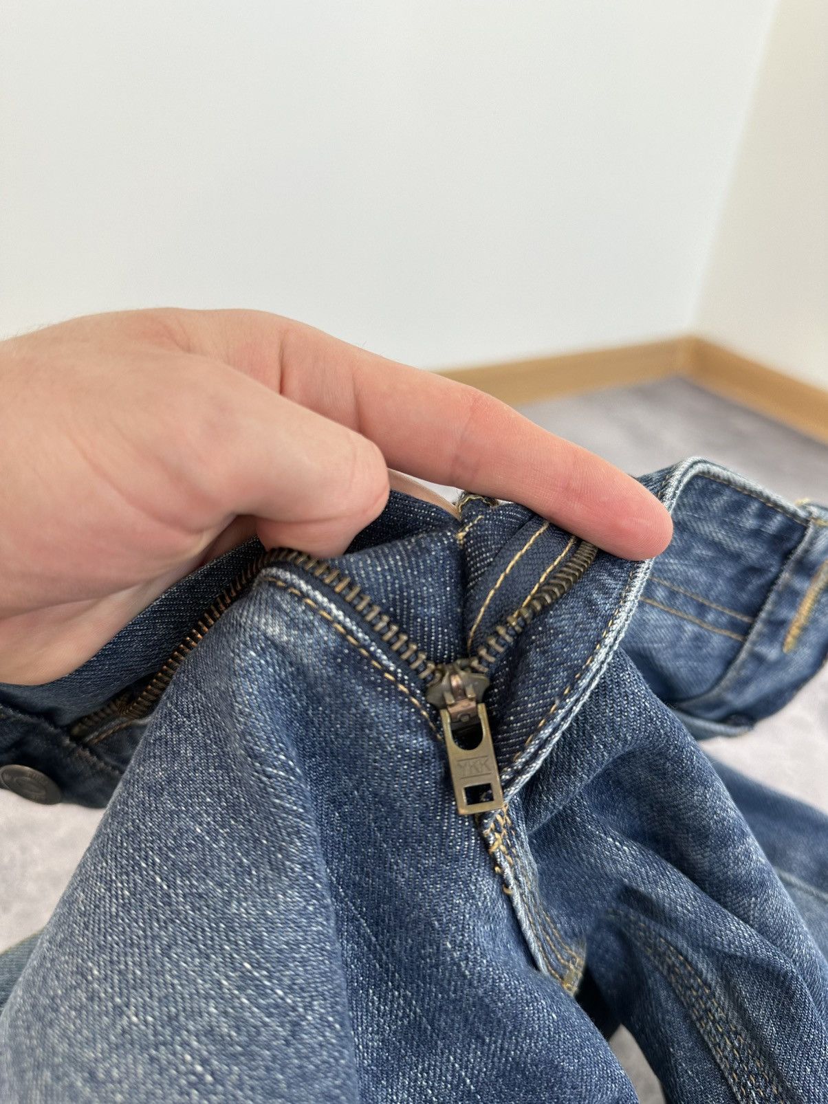 Vintage Carhartt USA Baggy Straight Fit Washed Denim Jeans