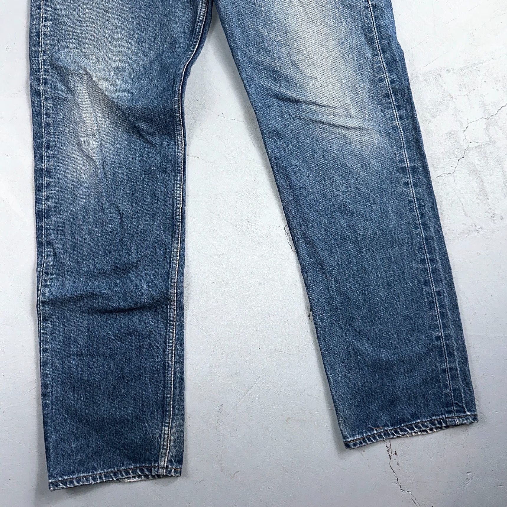Levi's VINTAGE Levi's 501 Straight Leg Jeans 36x36 Medium Wash 90s Denim Men Size US 36 / EU 52 - 3 Thumbnail