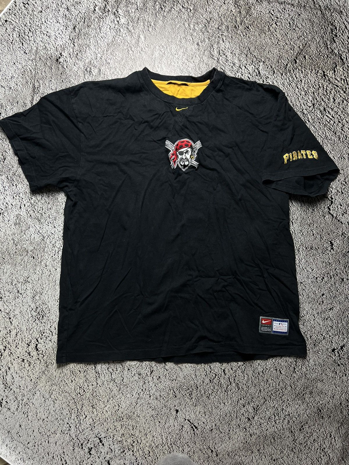 Nike VTG 90’s Nike MLB Pittsburgh Pirates center logo swoosh tee Size US XL / EU 56 / 4 - 1 Thumbnail