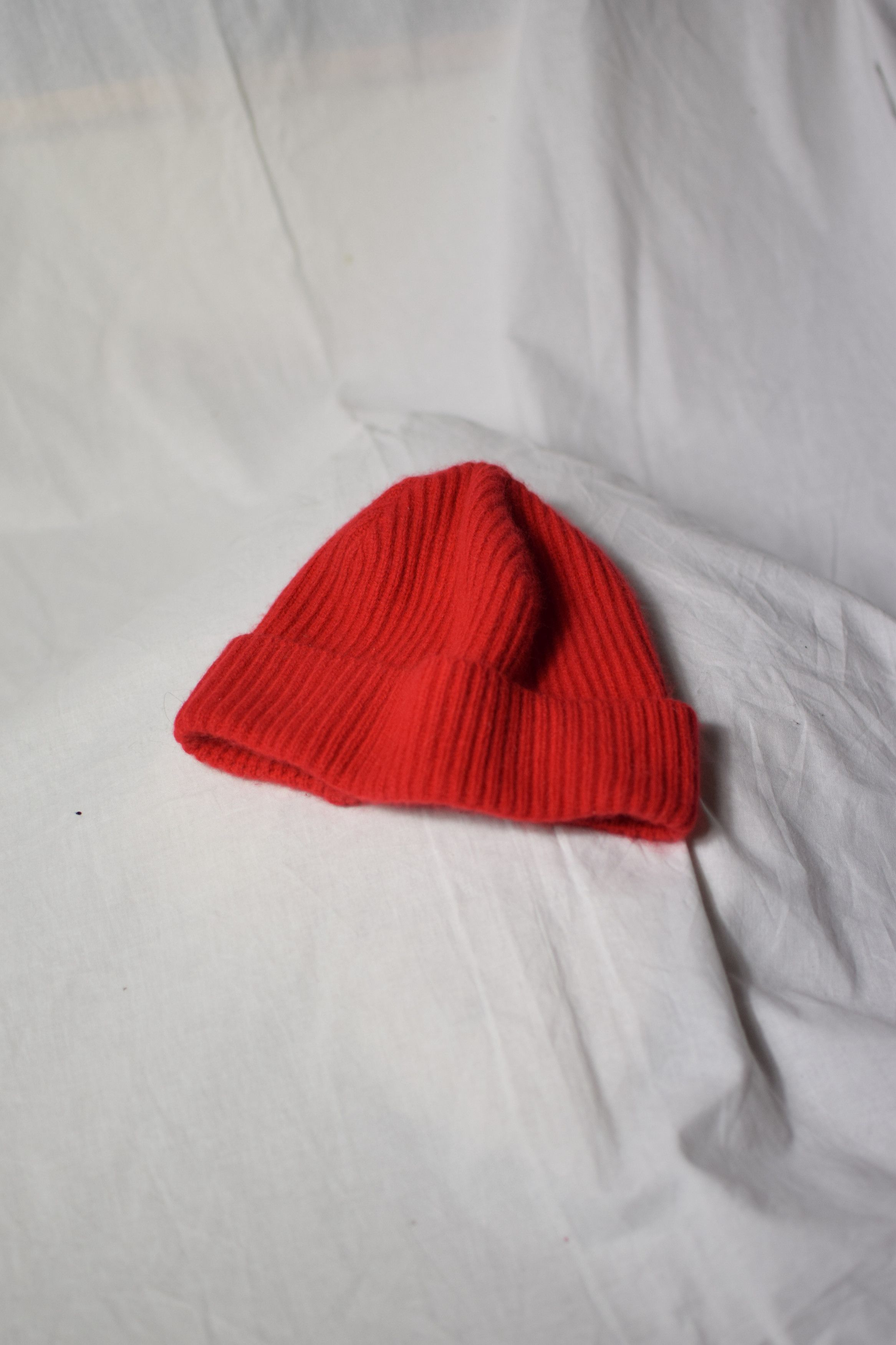 Yohji Yamamoto YYPH AW01 Red Knit Cap - HV-H03-929 Size ONE SIZE - 2 Thumbnail