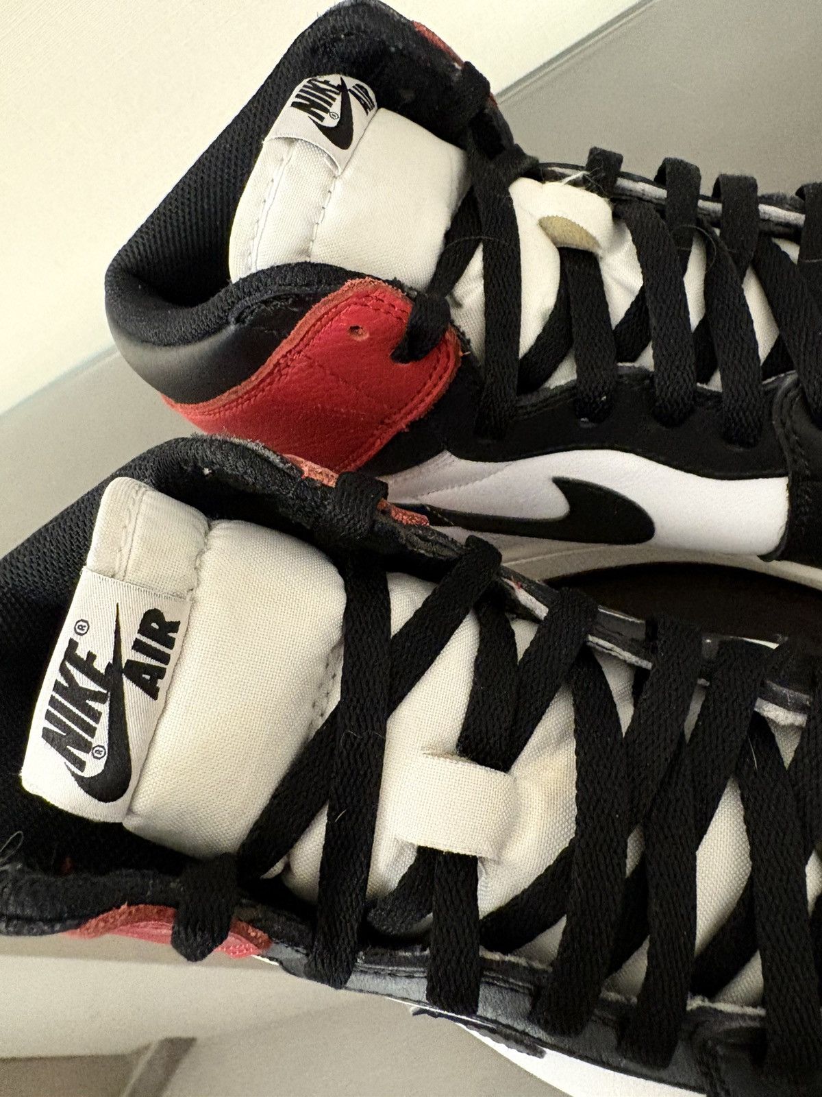 Jordan Brand Jordan 1 Retro High OG Black Toe 2016 Sz 10 Nike Air Size US 10 / EU 43 - 16 Thumbnail