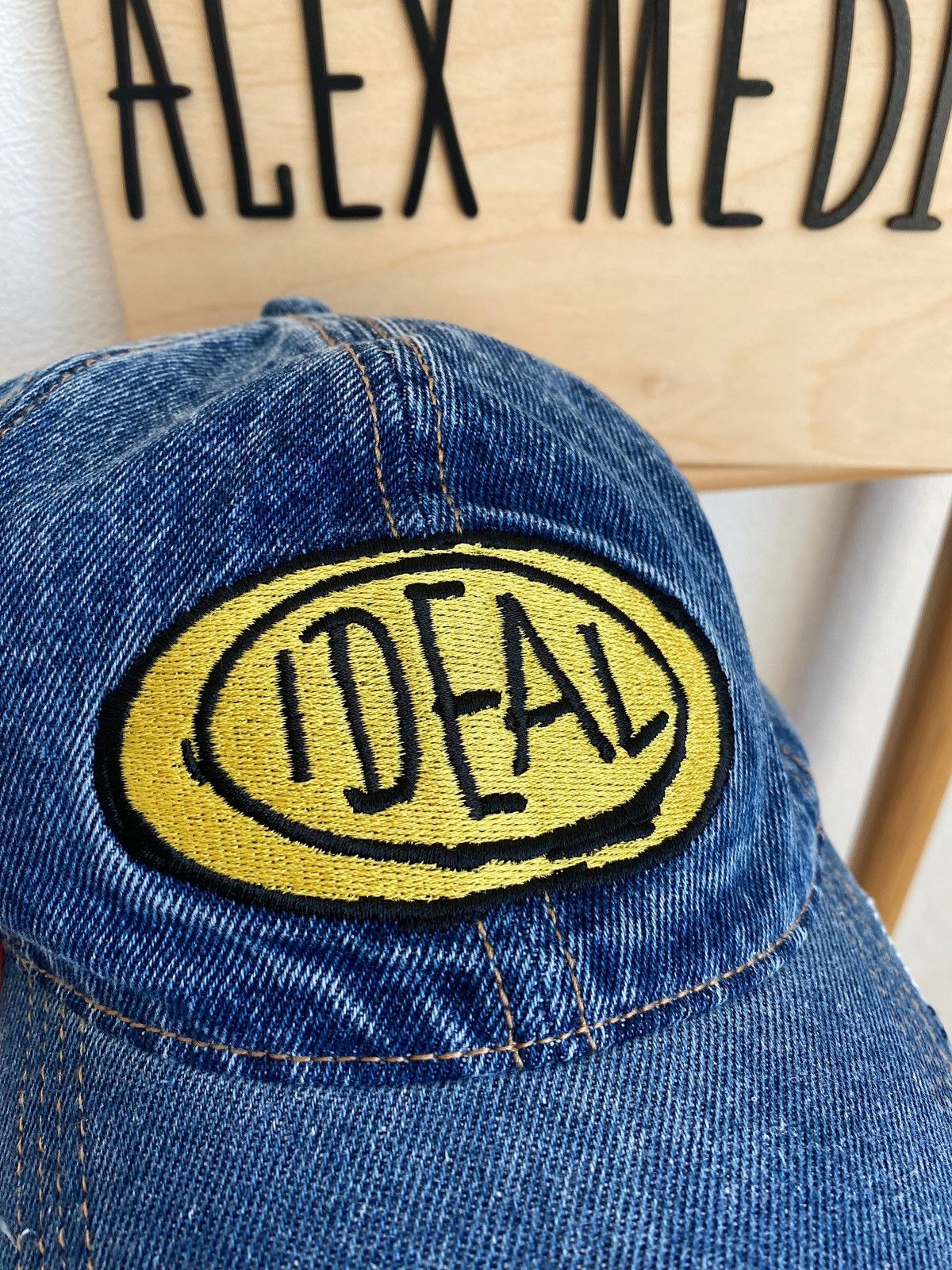 H&M × Jean-Michel Basquiat × Who Decides War WHO DECIDES WAR x BASQUIAT x H&M EMBROIDERED-MOTIF DENIM CAP Size ONE SIZE - 10 Thumbnail