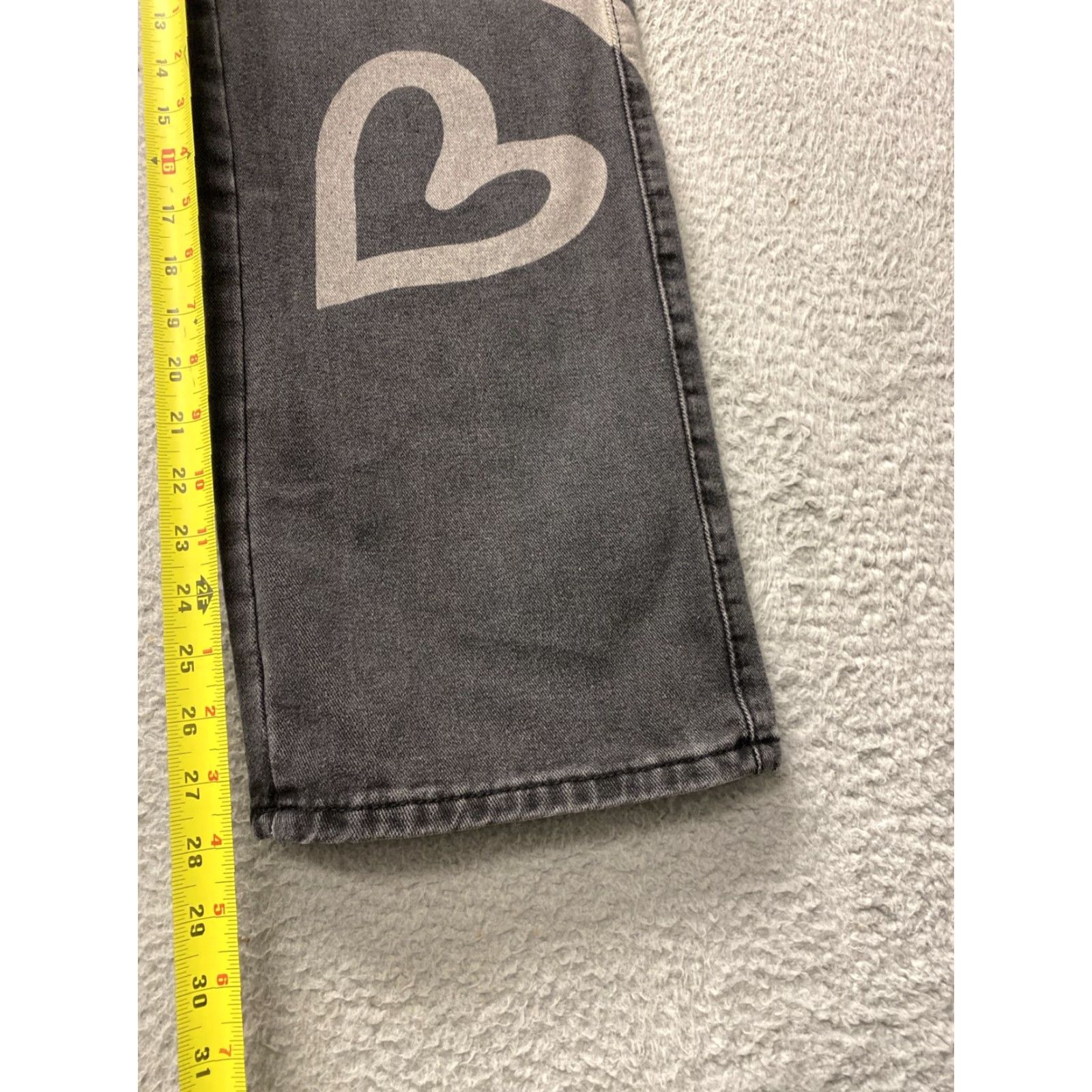Vintage 90s Boyfriend Heart Jeans Women's Black Straight High Rise Denim 28x28 Regular 5-Pocket Button Closure Machine Washable Size 28" / US 6 / IT 42 - 4 Thumbnail