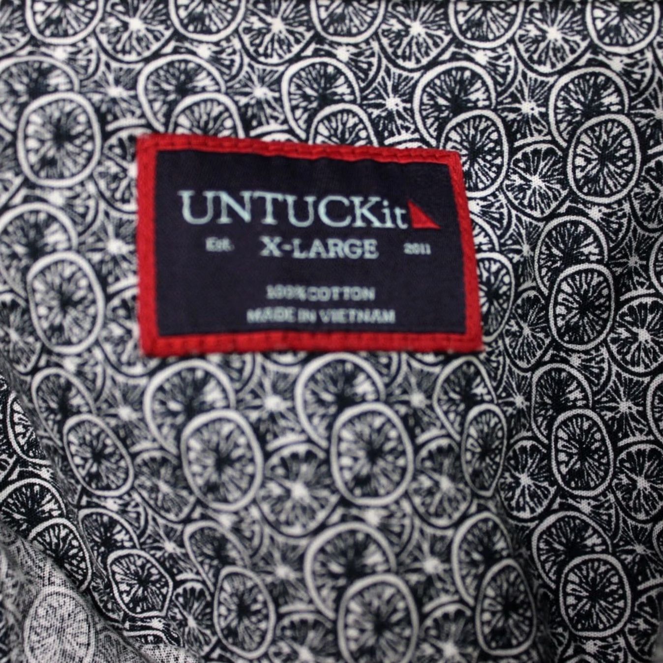 UNTUCKit UNTUCKit AOP Shirt Mens XL Blue Tavira Wheels All Over Print Cotton Short Sleeve Button-Up Shirt Mens XL Blue Geometric Pattern 80s? Size US XL / EU 56 / 4 - 6 Thumbnail