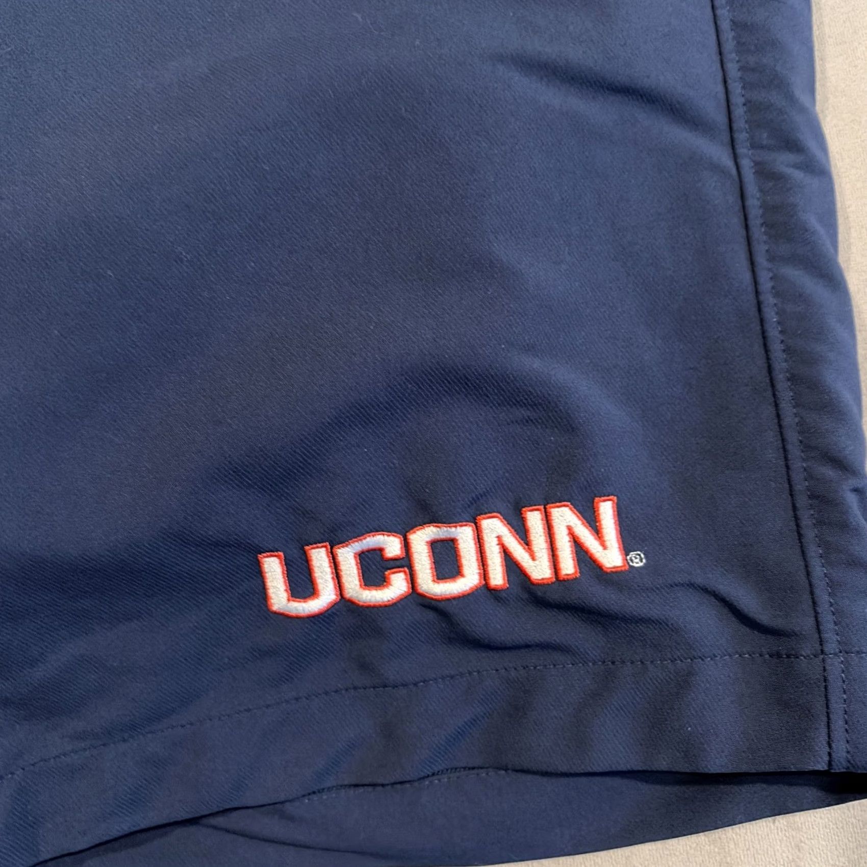 Under Armour Under Armour UCONN Embroidered Golf Shorts Bermuda Navy 34" X 10" Inseam Mens Size US 34 / EU 50 - 2 Thumbnail