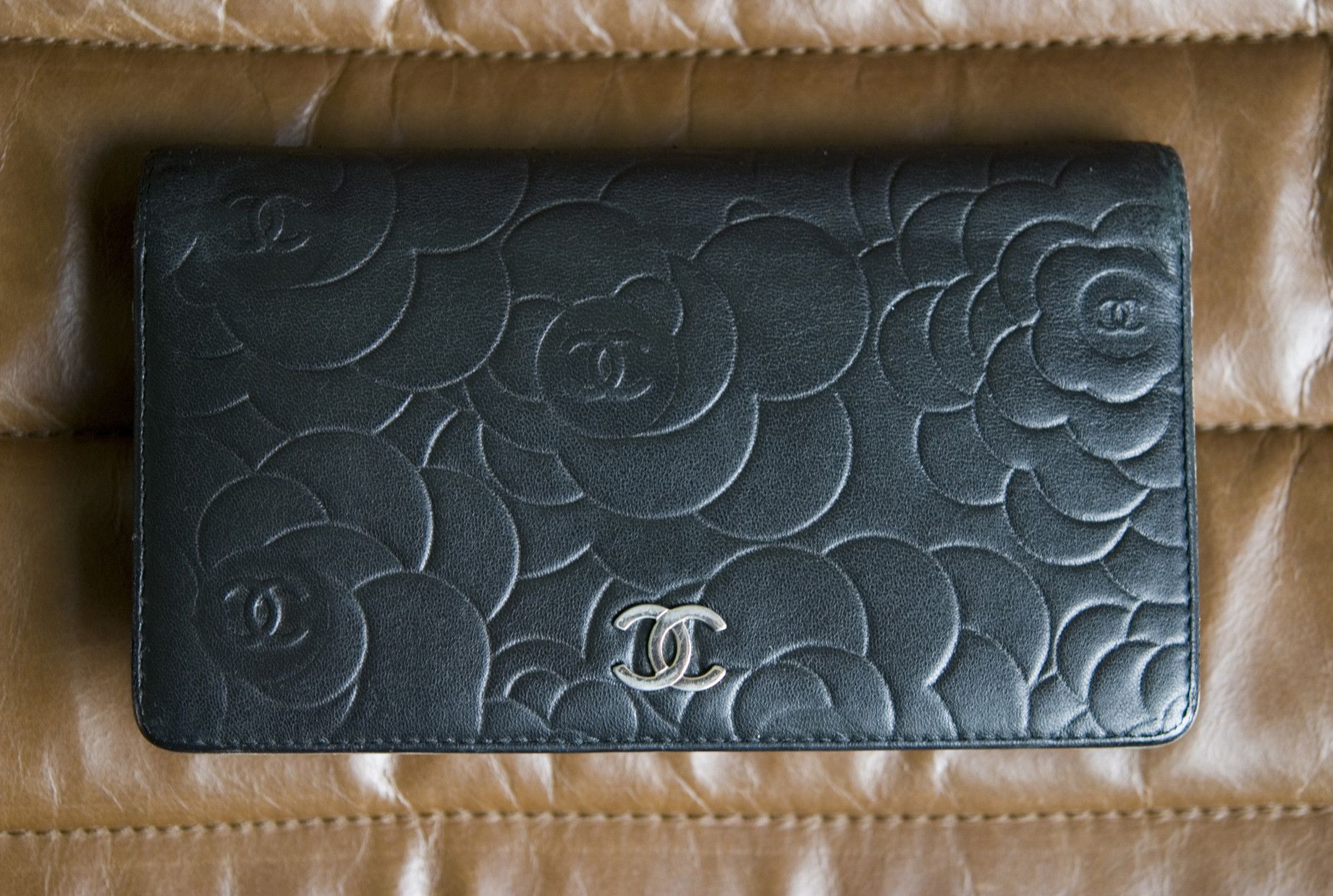 Chanel CHANEL Camellia Flower Embossed Leather Bifold Long Wallet Size ONE SIZE - 3 Thumbnail