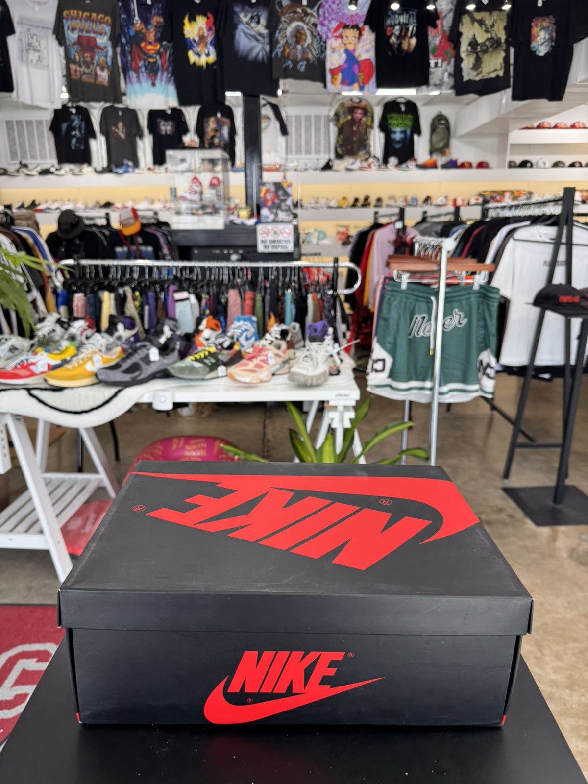 Jordan Brand Air Jordan 1 Retro High Hyper Royal Smoke Grey Size 9 (2021) Size US 9 / EU 42 - 15 Thumbnail