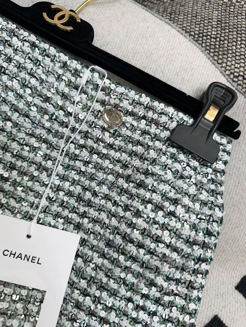 Chanel Chanel 23p preview series green and white sequin embroider Size 24" / US 00 / IT 34 - 4 Thumbnail