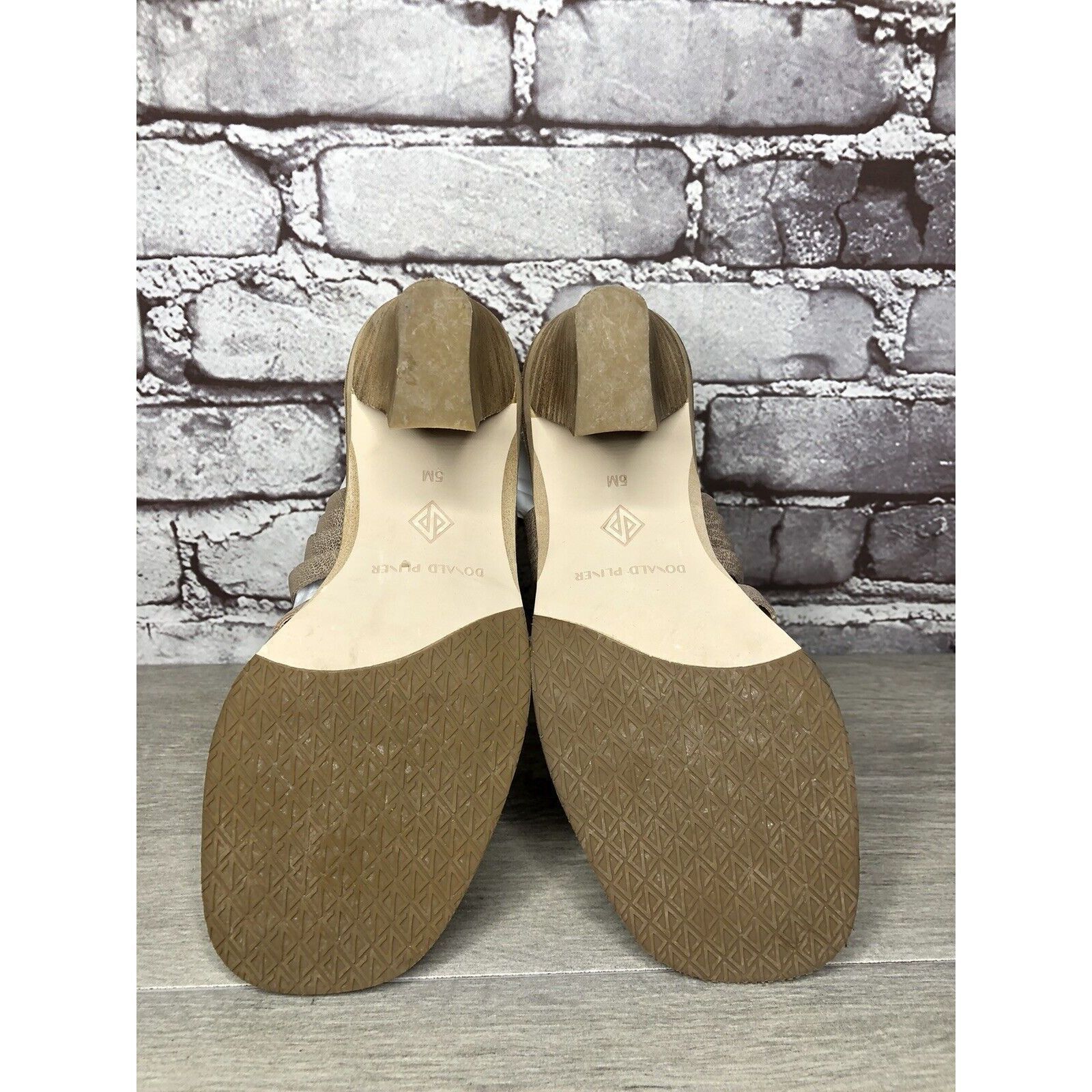 Donald Pliner Donald Pliner Junnah Gold Metallic Leather Ankle Strap Heel Size US 5.5 / IT 35.5 - 6 Thumbnail