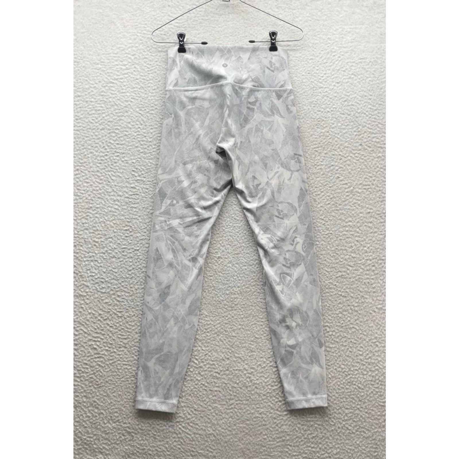 Lululemon Lululemon Wunder Under Leggings 6 28" High Rise Jasmine White Luxtreme Women Regular Inseam 28in White Geometric AA Size 28" / US 6 / IT 42 - 3 Thumbnail