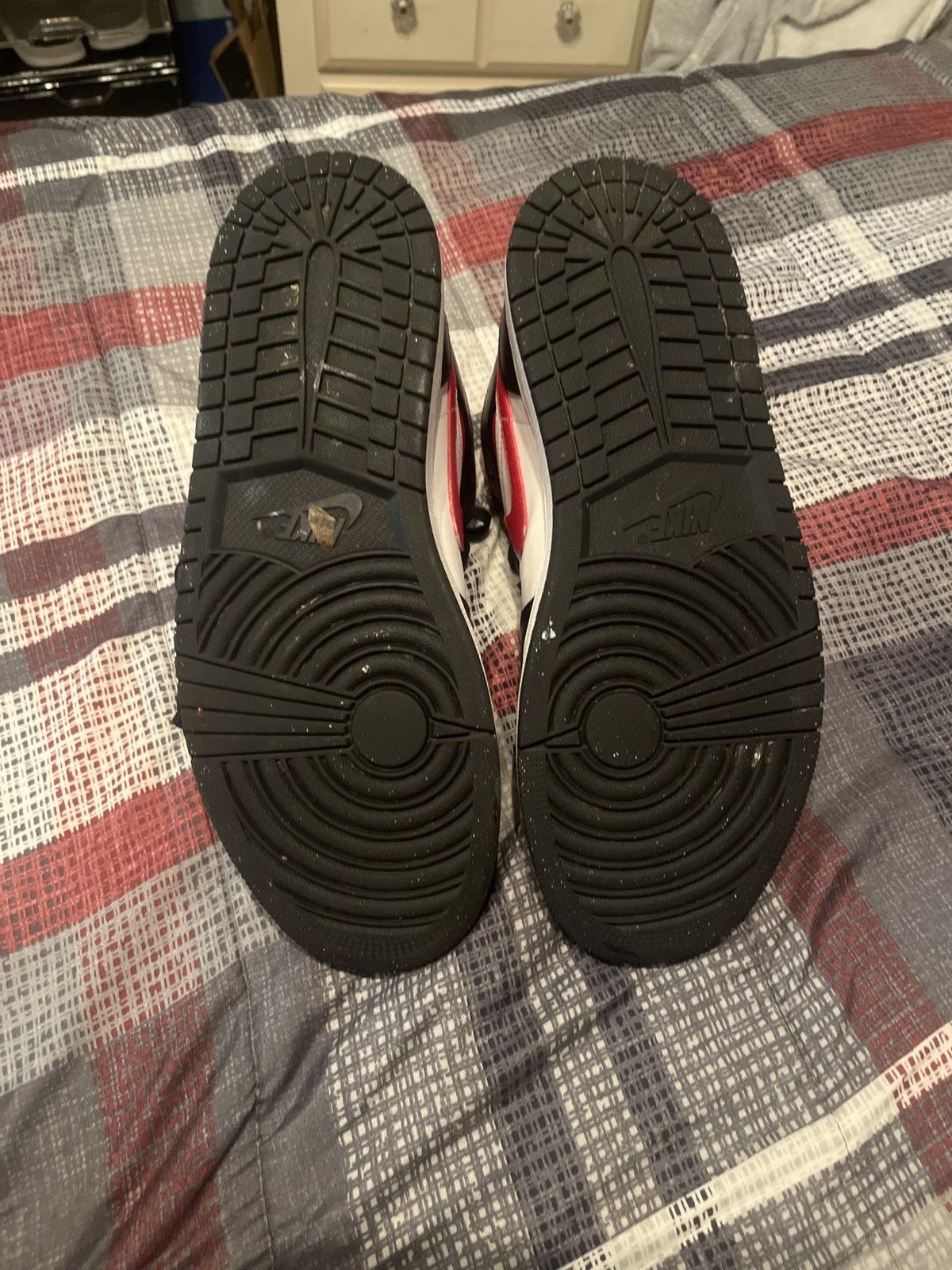 Nike Jordan 1 black gym red Size US 9.5 / EU 42-43 - 5 Thumbnail