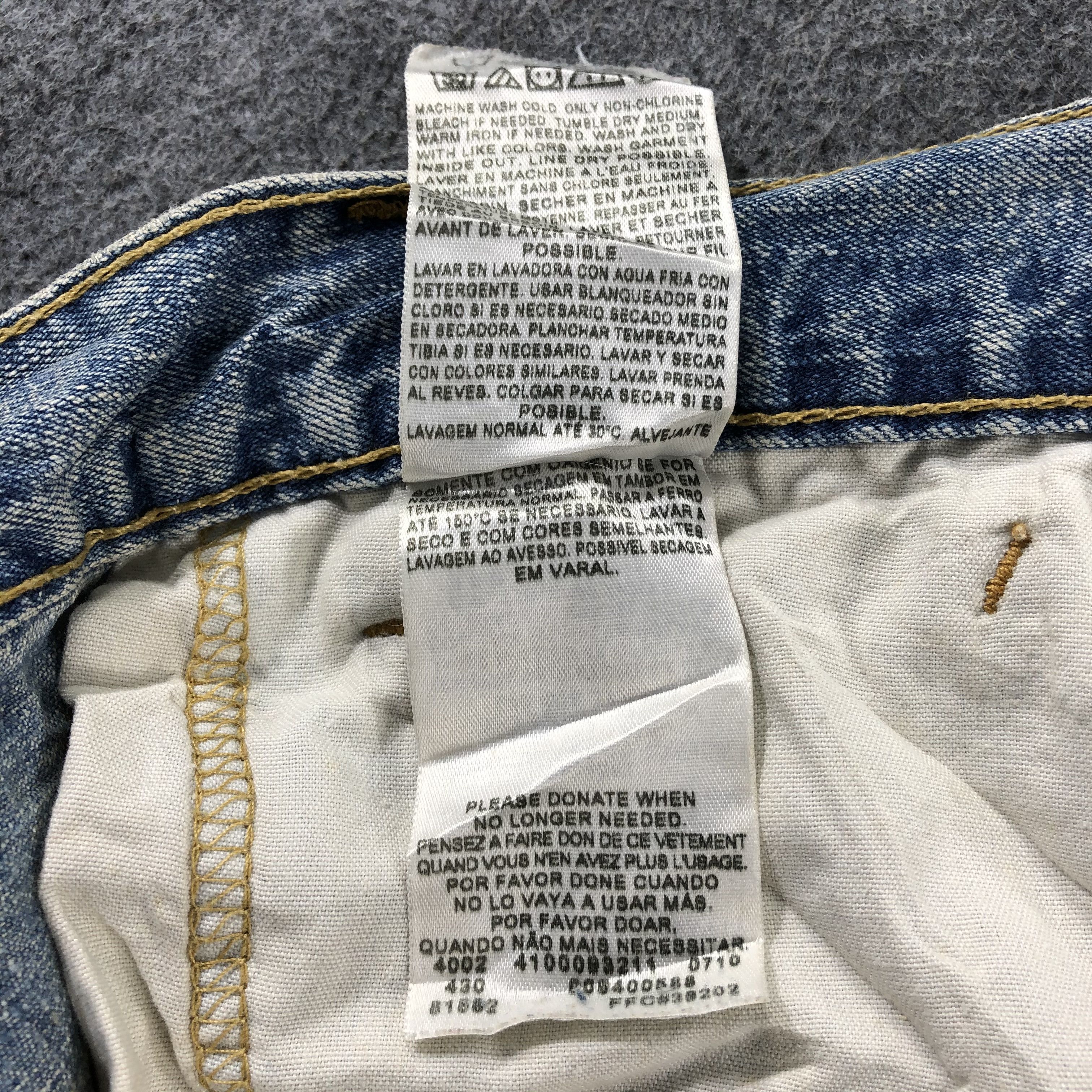 Levi's Vintage Blue Wash Levis Jeans-J2604 Size US 35 - 13 Thumbnail
