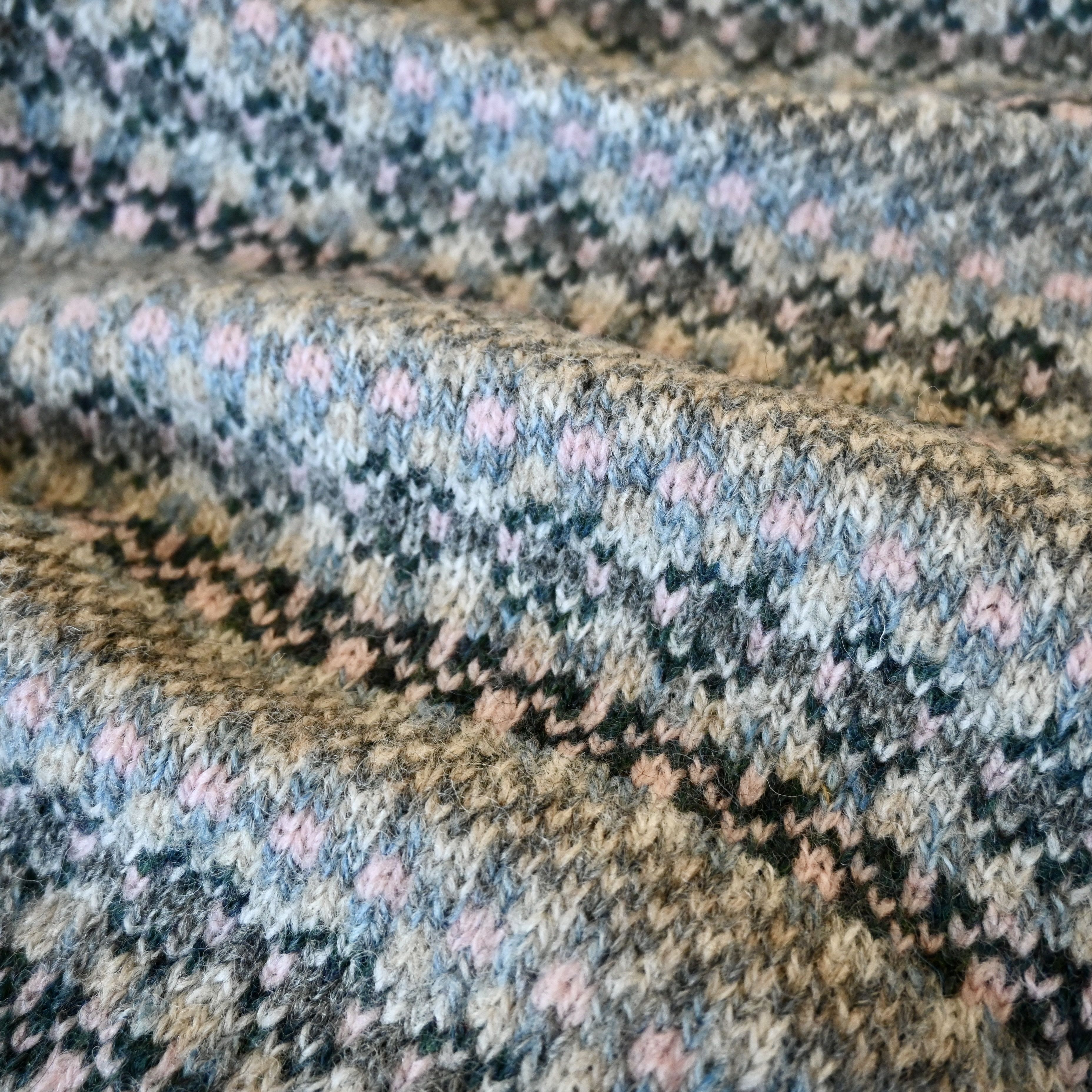 Vintage VTG 1990s GLENEAGLES wool Fair Isle knit best, made in Italy Size US L / EU 52-54 / 3 - 11 Thumbnail