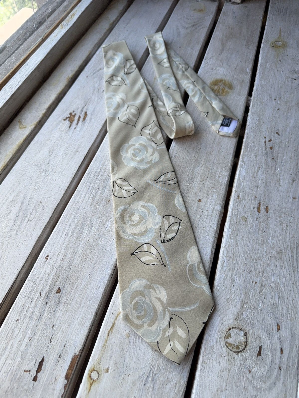 Hugo Boss Vintage BOSS Silk Tie Floral Beige Made in Italy Size ONE SIZE - 1 Thumbnail