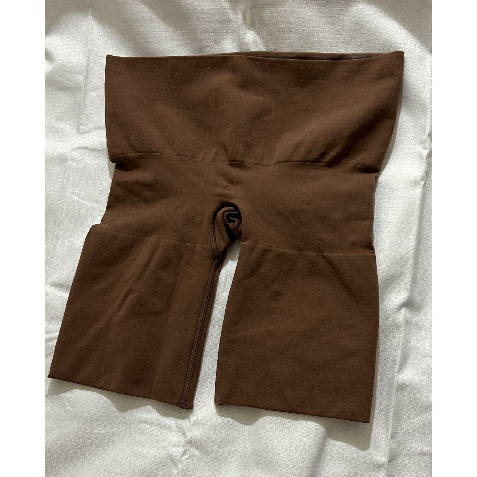 SKIMS NWOT Skims Seamless Sculpt Mid-Thigh Shorts Brown Size Small Size ONE SIZE - 1 Thumbnail
