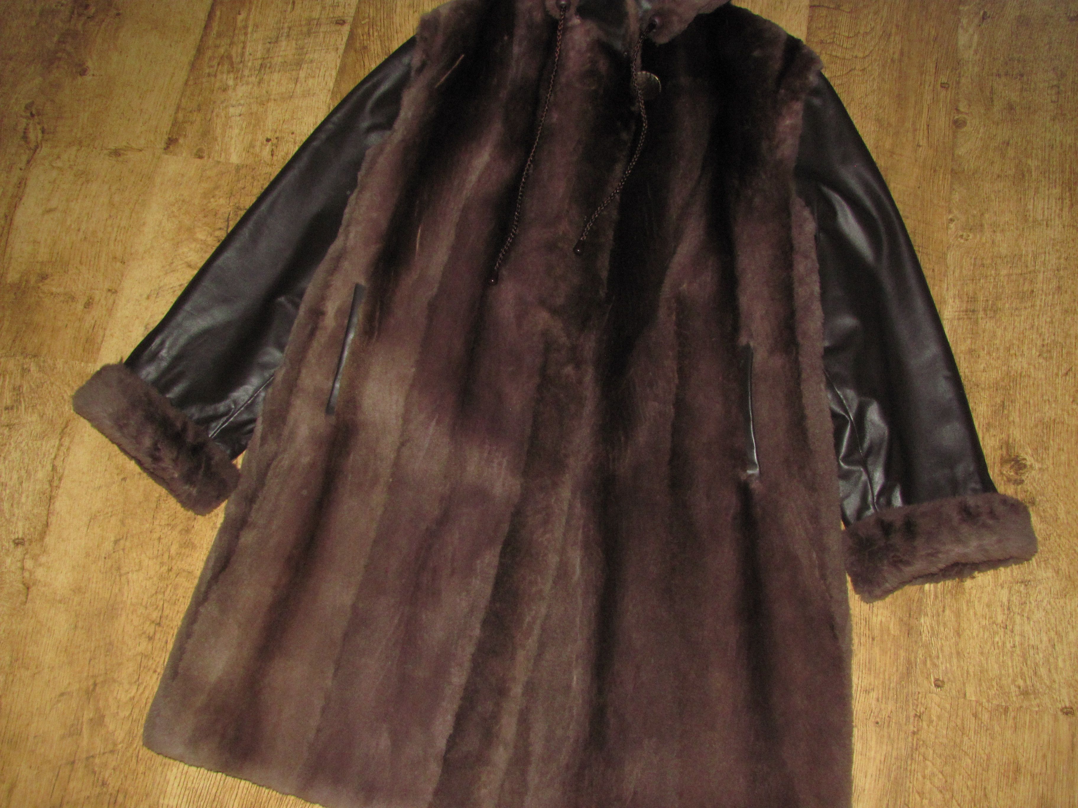 Vintage VINTAGE HOODED FUR COAT WITH LEATHER SLEEVES Size US M / EU 48-50 / 2 - 4 Thumbnail