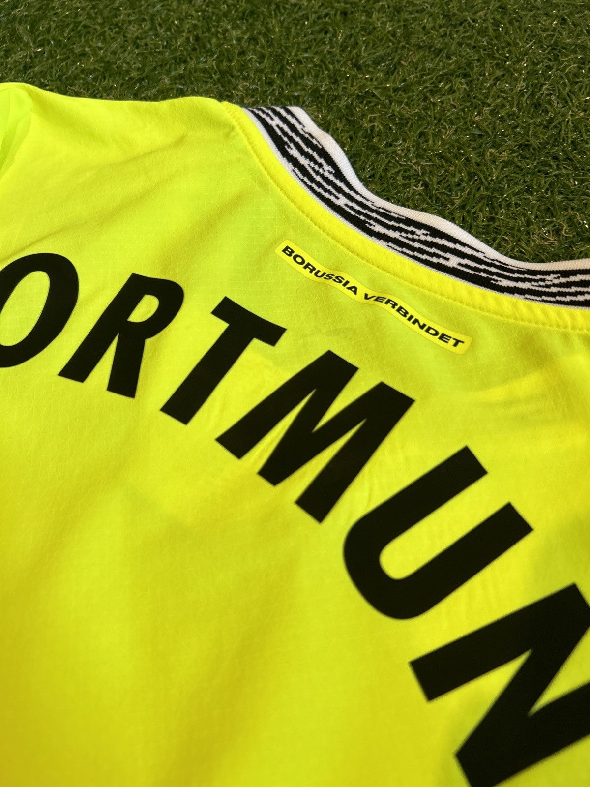 Puma 24/25 Borussia Dortmund Anniversary Fourth Shirt Size US L / EU 52-54 / 3 - 11 Thumbnail