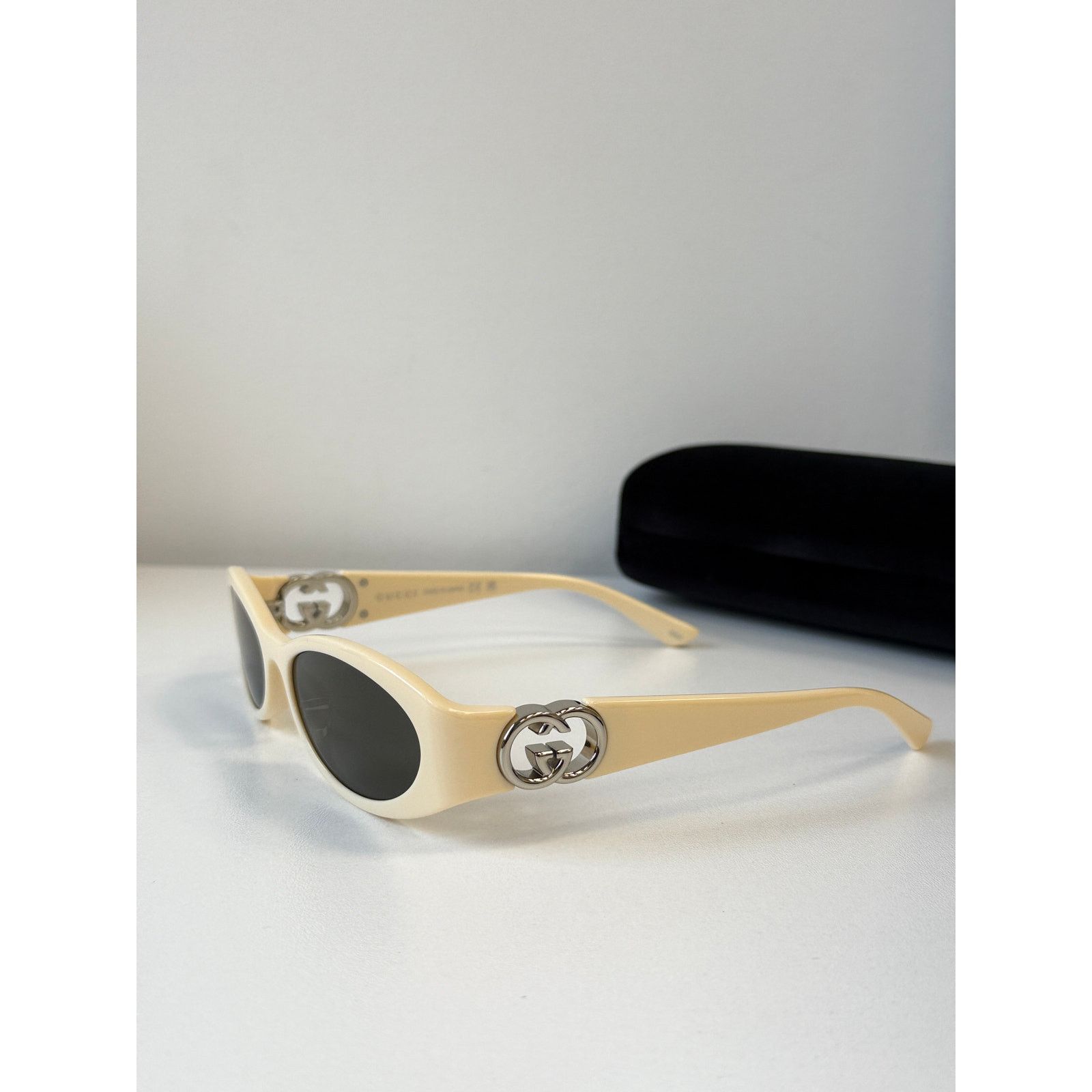 Gucci NEW Gucci GG1660S Ivory White Slim Oval Logo Sunglasses Size ONE SIZE - 2 Thumbnail