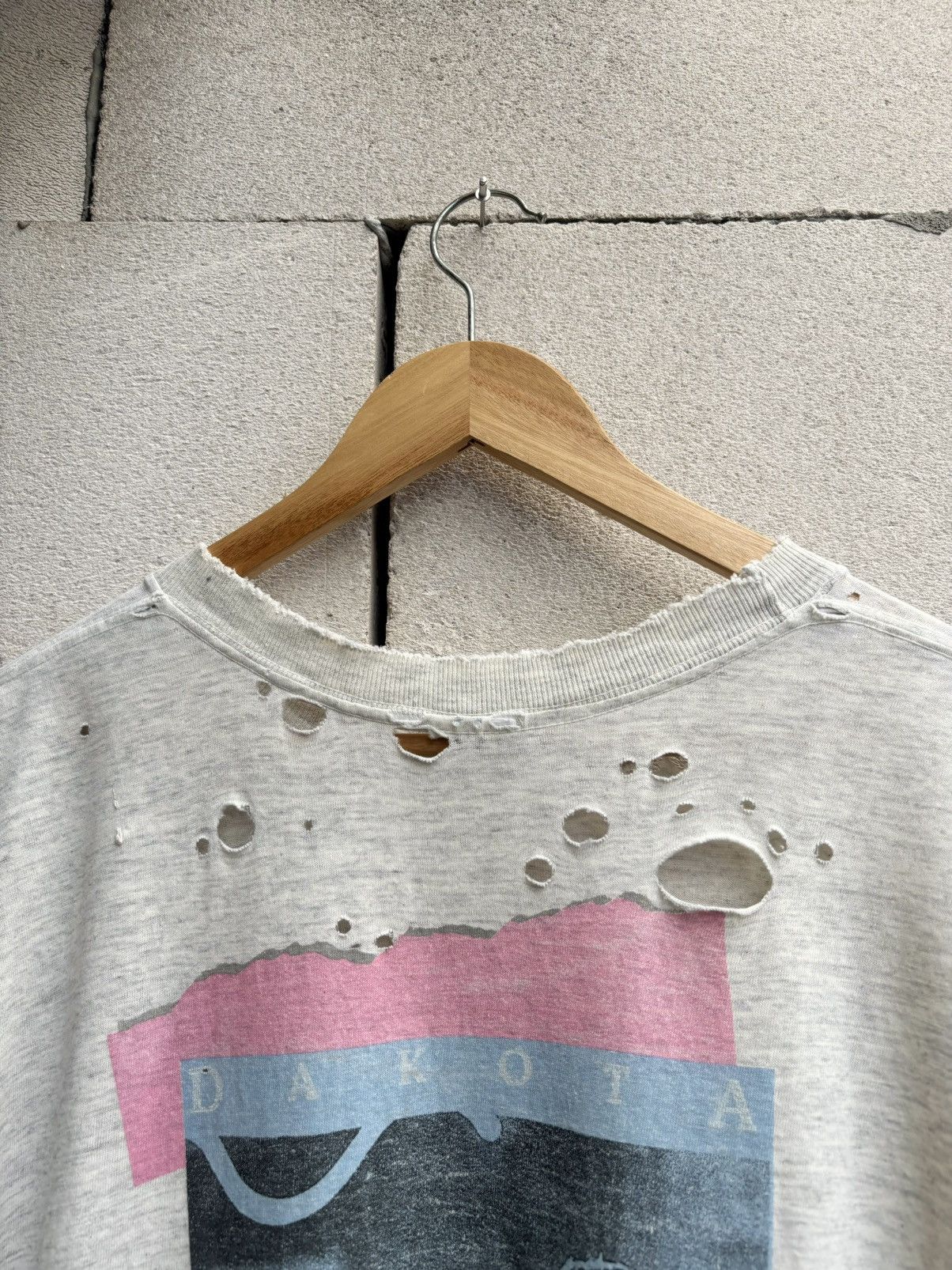 Vintage Thrashed Faded DAKOTA Tee Shirt Distressed ERD Size US L / EU 52-54 / 3 - 3 Thumbnail