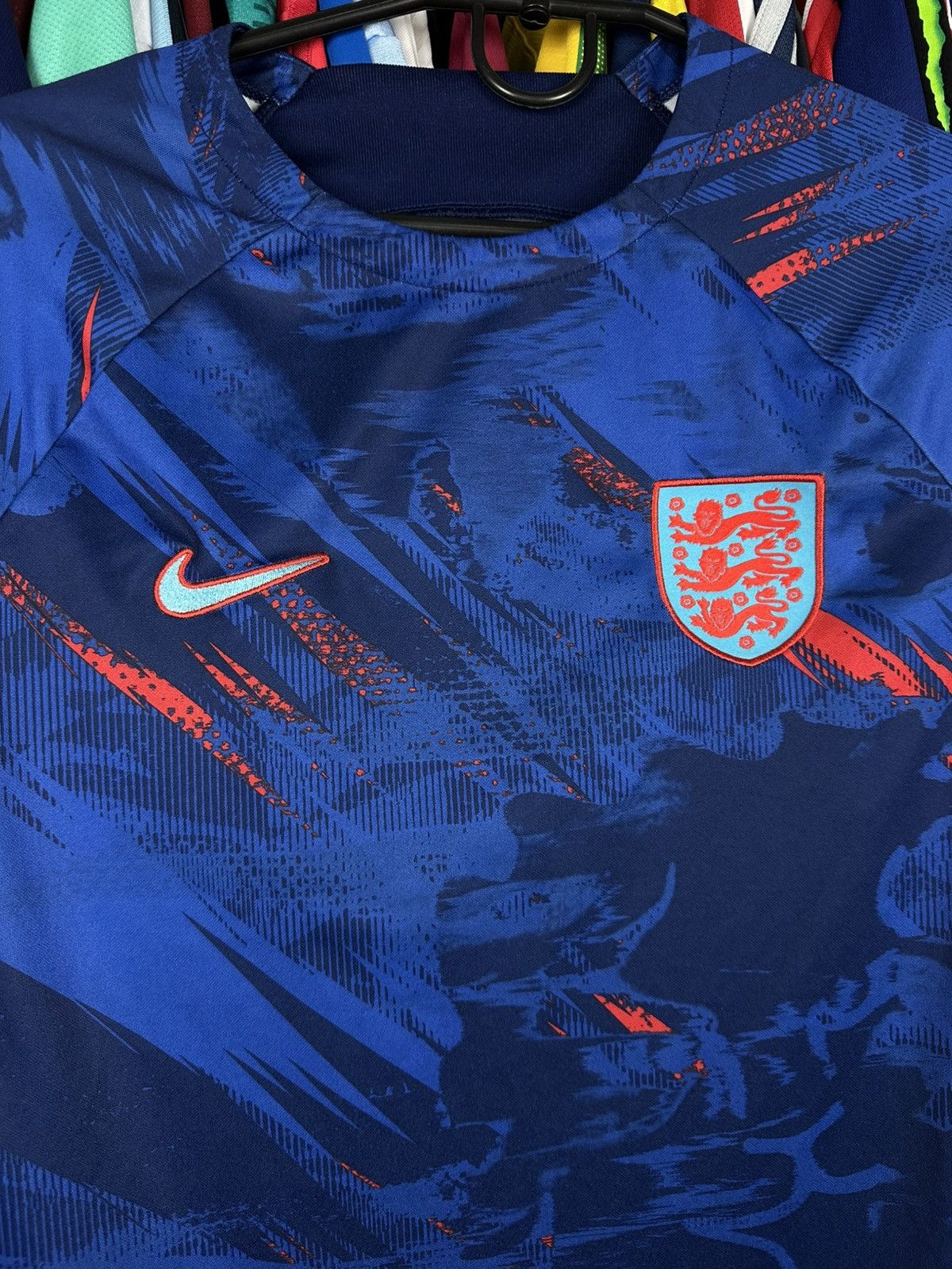Nike NIKE ENGLAND 2022/23 PRE-MATCH FOOTBALL JERSEY SOCCER SHIRT Size US M / EU 48-50 / 2 - 4 Thumbnail
