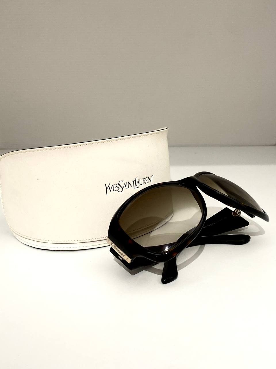 Yves Saint Laurent Yves Saint Laurent YSL Logo Oval Oversized Sunglasses Y2K Size ONE SIZE - 9 Thumbnail
