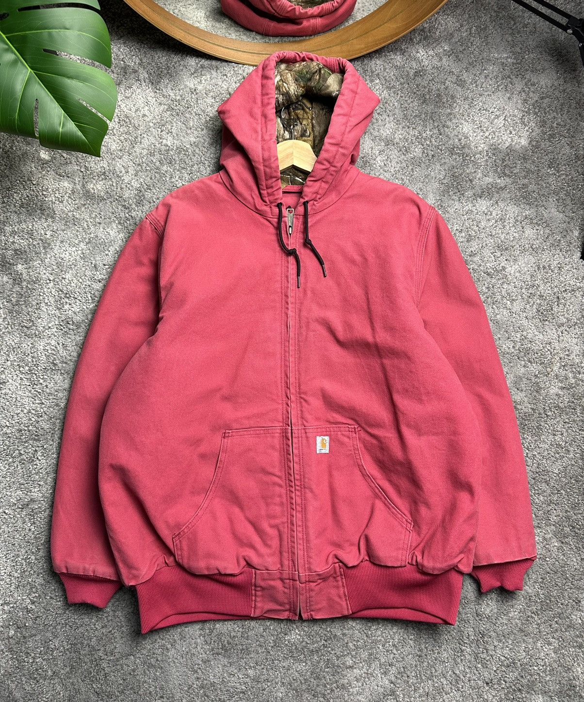 Pink camo hotsell carhartt jacket