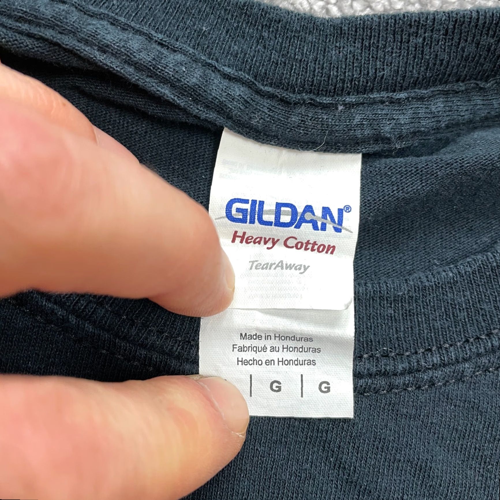 Gildan Gildan Shirt Mens Large Heavy Cotton Black Long Sleeve Blue Mountain State Logo Size US L / EU 52-54 / 3 - 3 Thumbnail