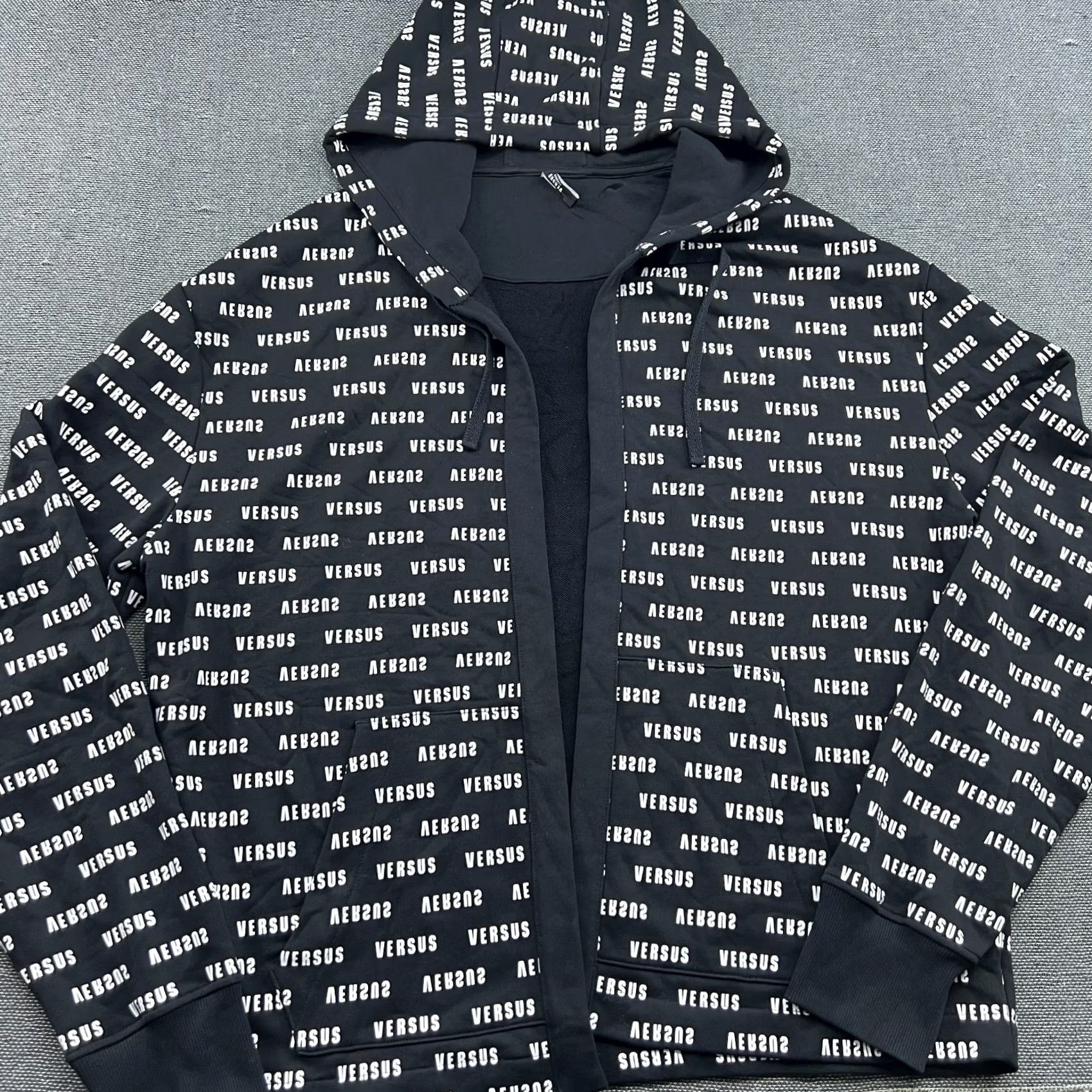 Versace Gianni Versace Versus Hoodie Sweatshirt XXL Drawstrings AOP Spellout Black White Mens Hooded Pockets Knit Cotton Canvas Pullover 2XL Size US XXL / EU 58 / 5 - 2 Thumbnail