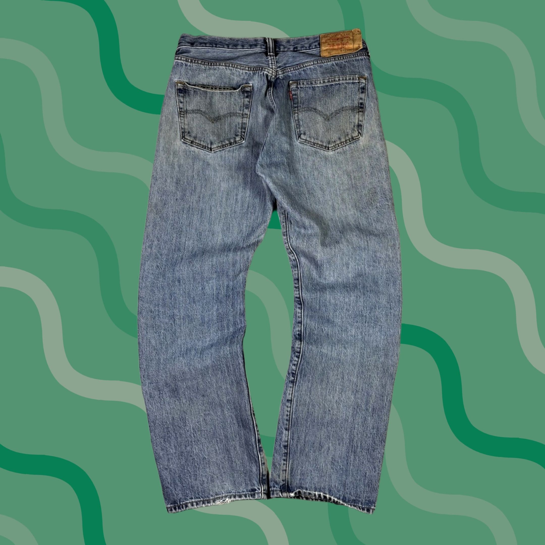 Levi's VINTAGE Levis 501 Jeans Blue Denim Straight Leg Button Fly Adult 34x30 Mens Jeans Regular 34x30 USA Size US 34 / EU 50 - 1 Thumbnail