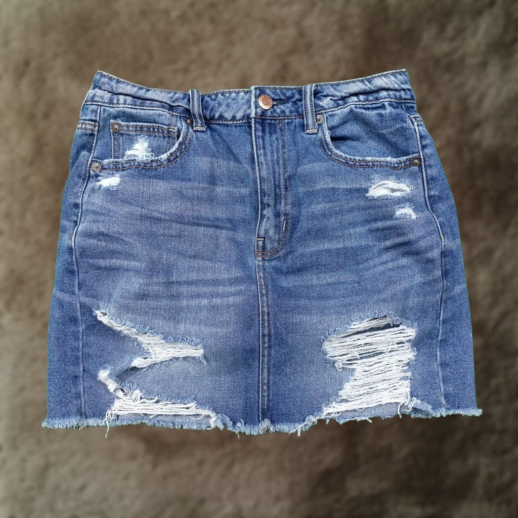 American Eagle Outfitters AMERICAN EAGLE HIGHEST RISE MINI SKIRT DENIM JEAN DISTRESSED WOMENS SIZE 6 Size 28" / US 6 / IT 42 - 1 Thumbnail