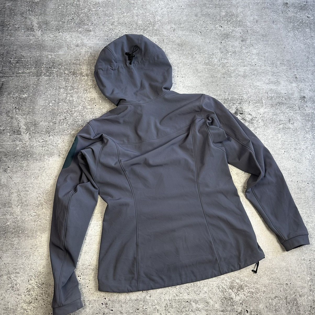 Arc'teryx × Vintage Arc'teryx Soft Shell Hooded Jacket Women's Size M Size M / US 6-8 / IT 42-44 - 22 Thumbnail