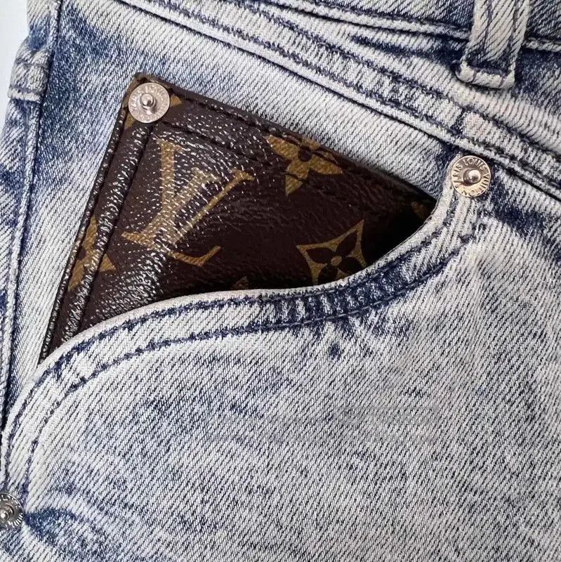 Louis Vuitton Louis Vuitton Light Blue Denim Pants for Women . Size 28" / US 6 / IT 42 - 6 Thumbnail