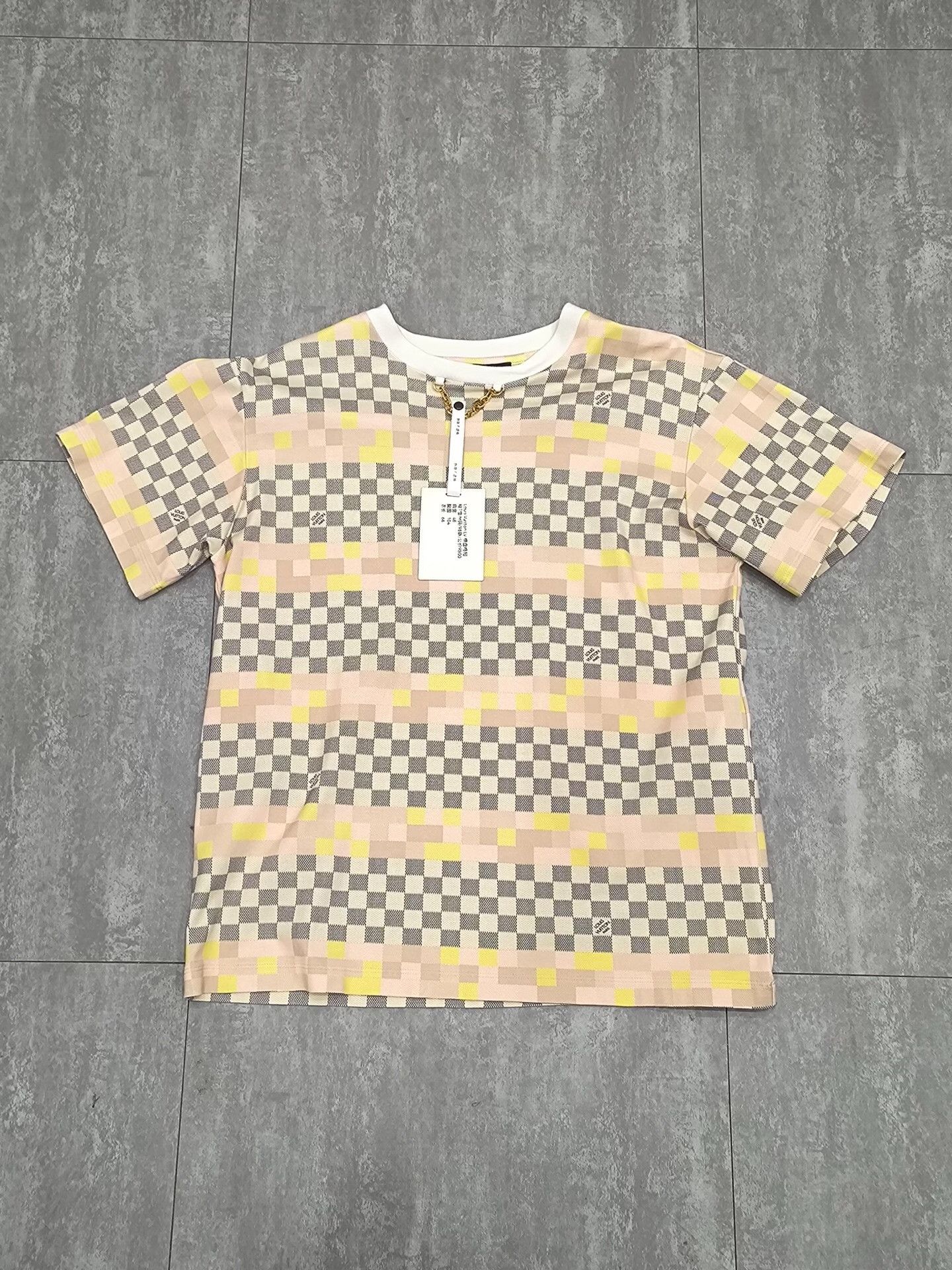 Louis Vuitton Louis Vuitton Checkered T-Shirt m Men Size US M / EU 48-50 / 2 - 1 Thumbnail