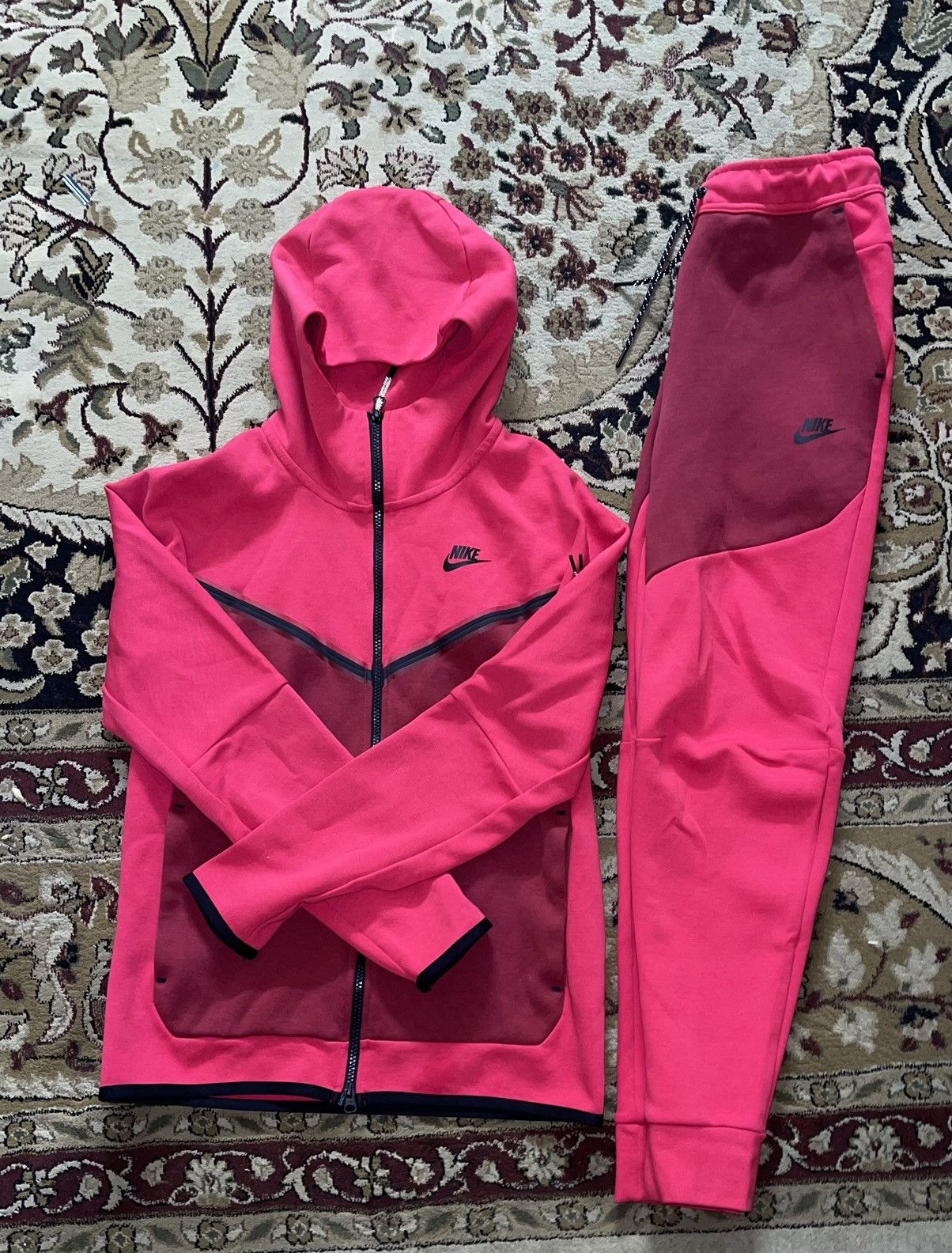 image of Nike Tech Fleece Berry Red, Men's (Size Small)