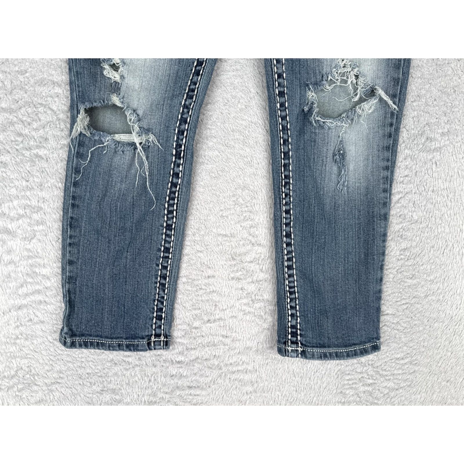 Denime Paisley Sky Jeans Women 8 Capri Blue Distressed Lace Denim 30x24 Mid Rise 5-Pocket Studded Embroidered Cotton Blend Spandex Pattern Solid Size 30" / US 8 / IT 44 - 2 Thumbnail