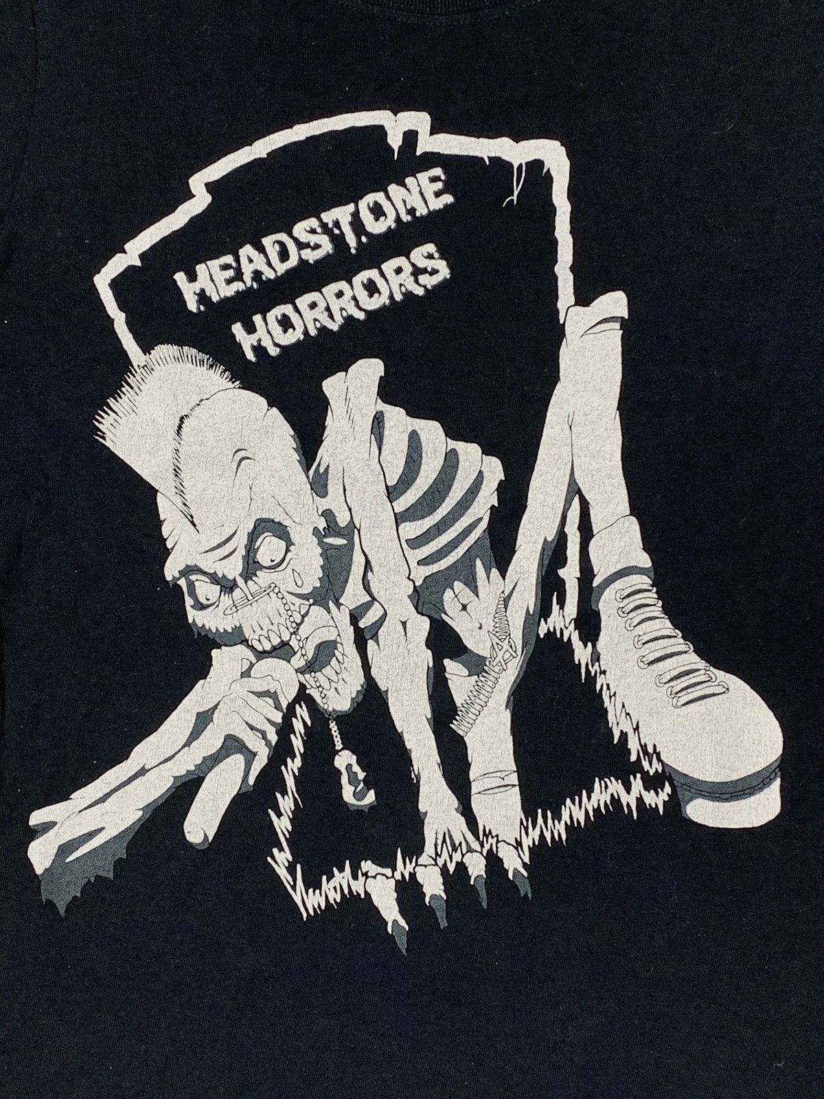 Vintage Y2K Headstone horrors skeleton bones Big Logo size S