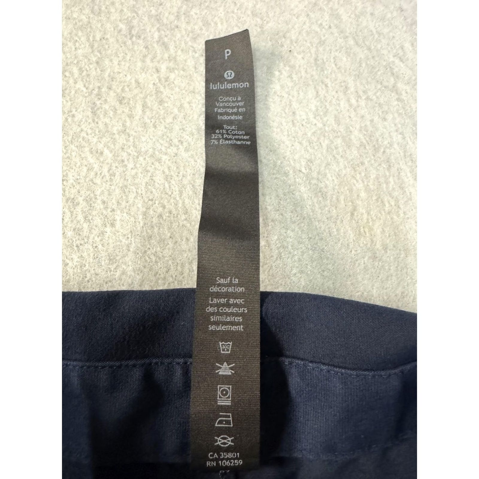 Lululemon VINTAGE Lululemon Shirt Mens Small Navy Blue Button Down Stretch Performance Long Sleeve Size US S / EU 44-46 / 1 - 5 Thumbnail