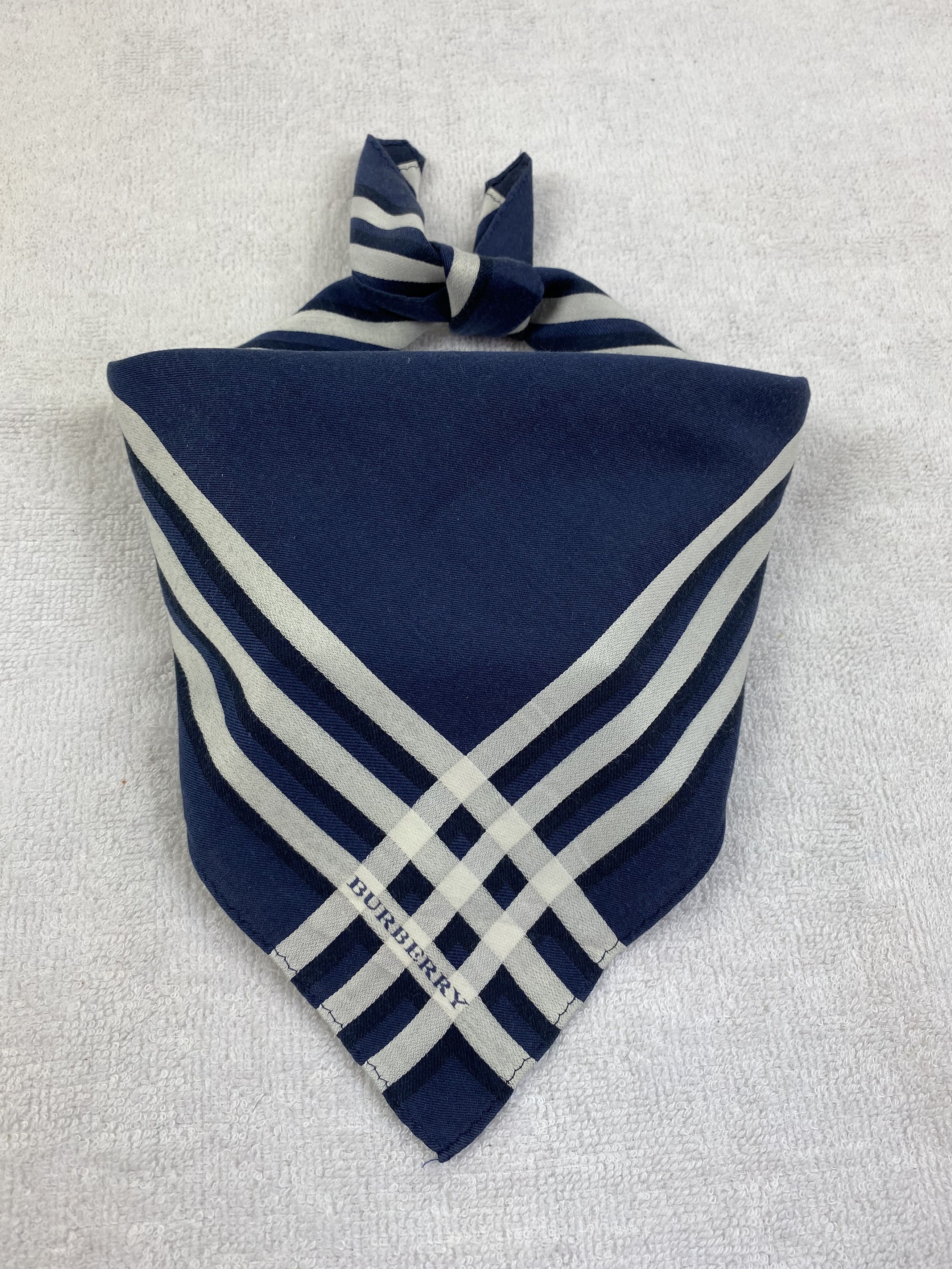 Burberry Burberry Handkerchief / Bandana / Neckerchief Size ONE SIZE - 1 Thumbnail