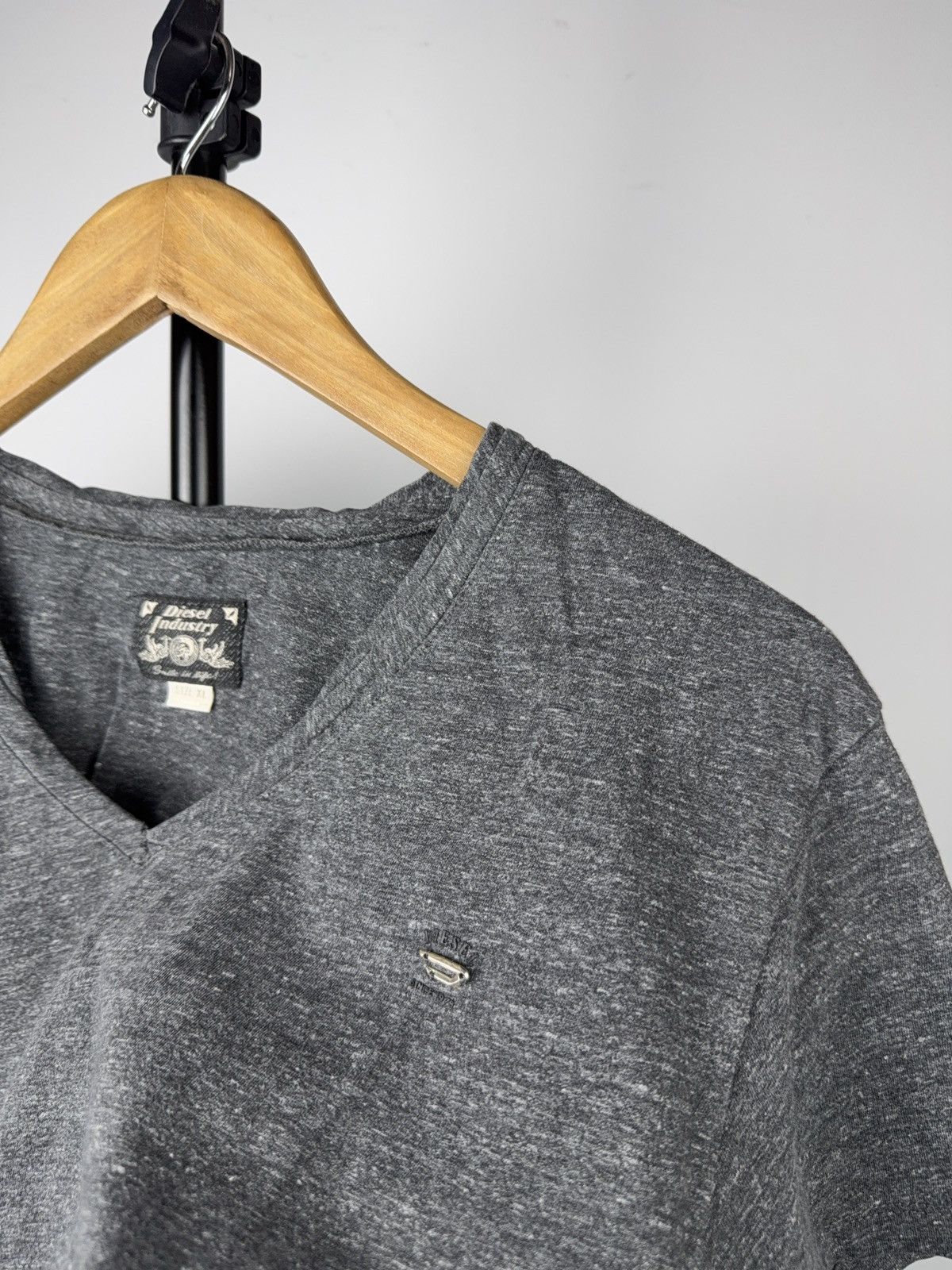 Diesel Luxury 00s Diesel Industry Italy Gray V-Neck Logo T-Shirt Size US L / EU 52-54 / 3 - 6 Thumbnail